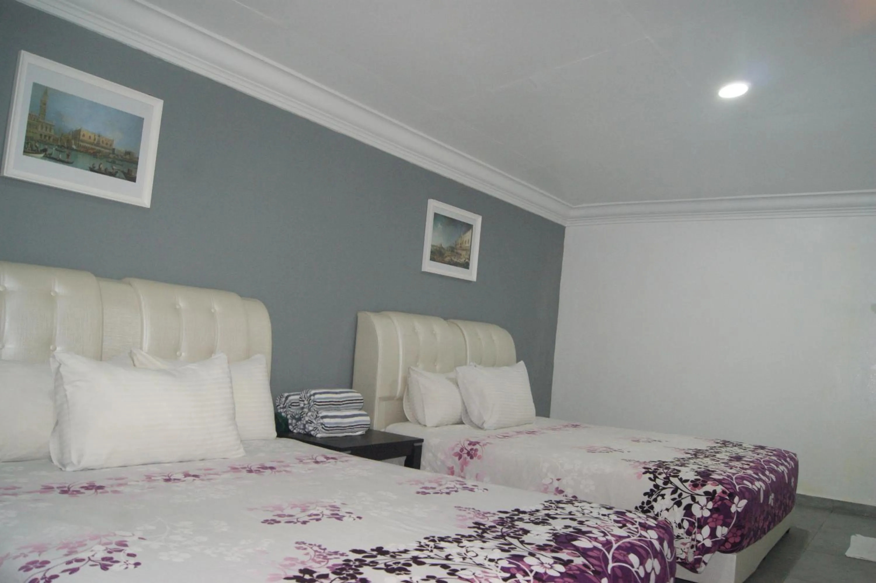 Bed in HOTEL SHAFURA 2