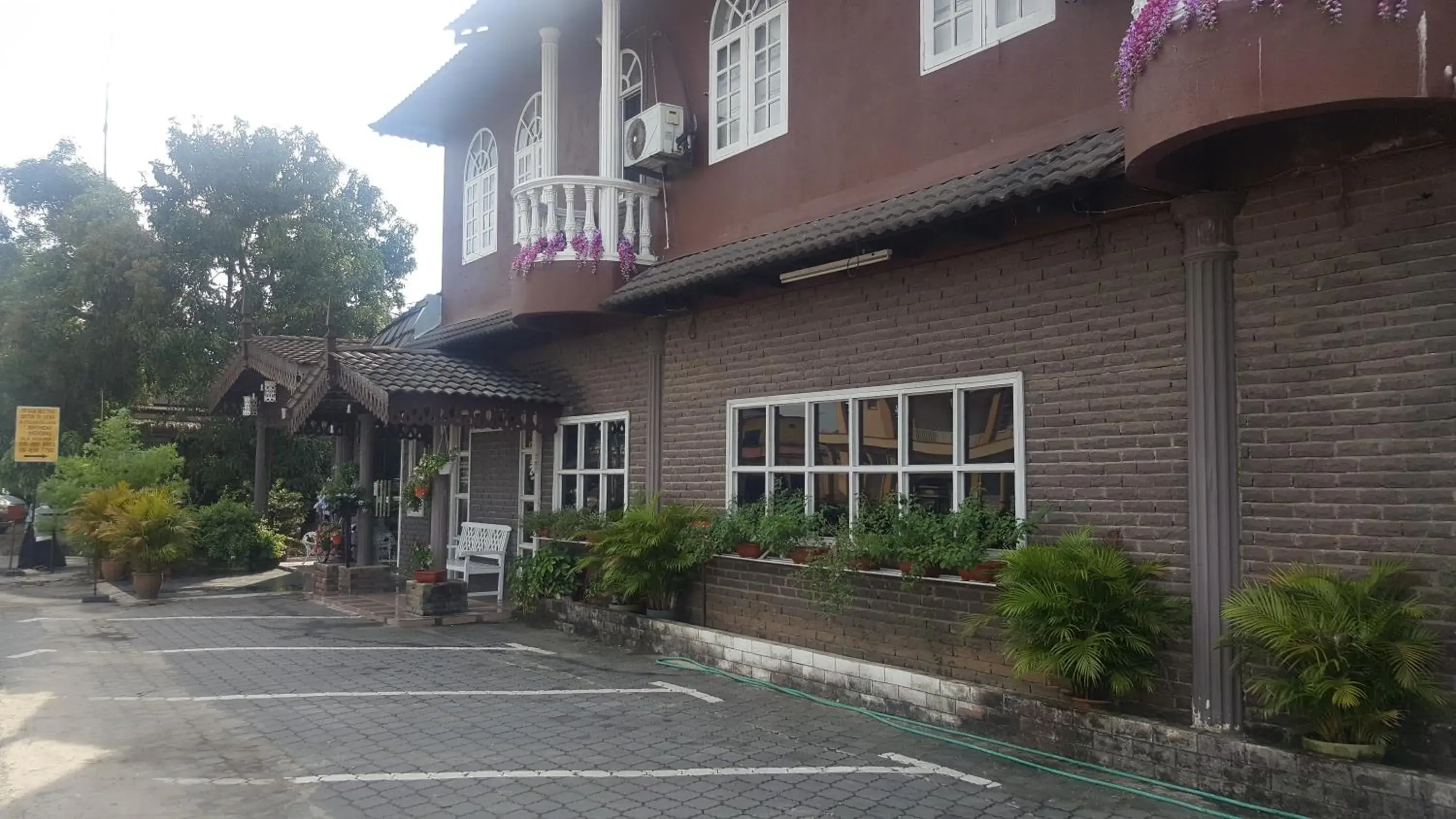 Area and facilities, Property Building in HOTEL SHAFURA 2