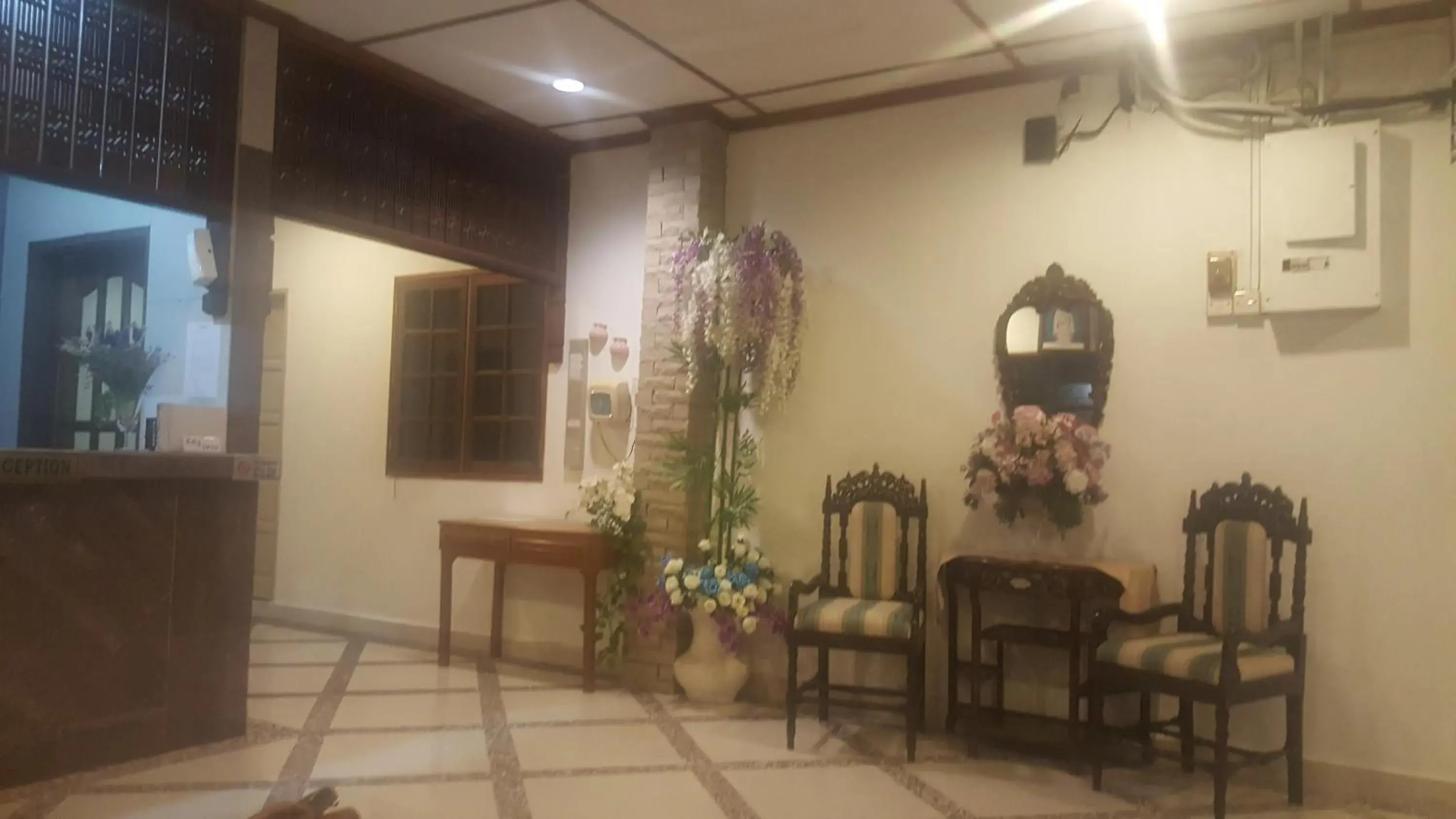 Lobby or reception in HOTEL SHAFURA 2