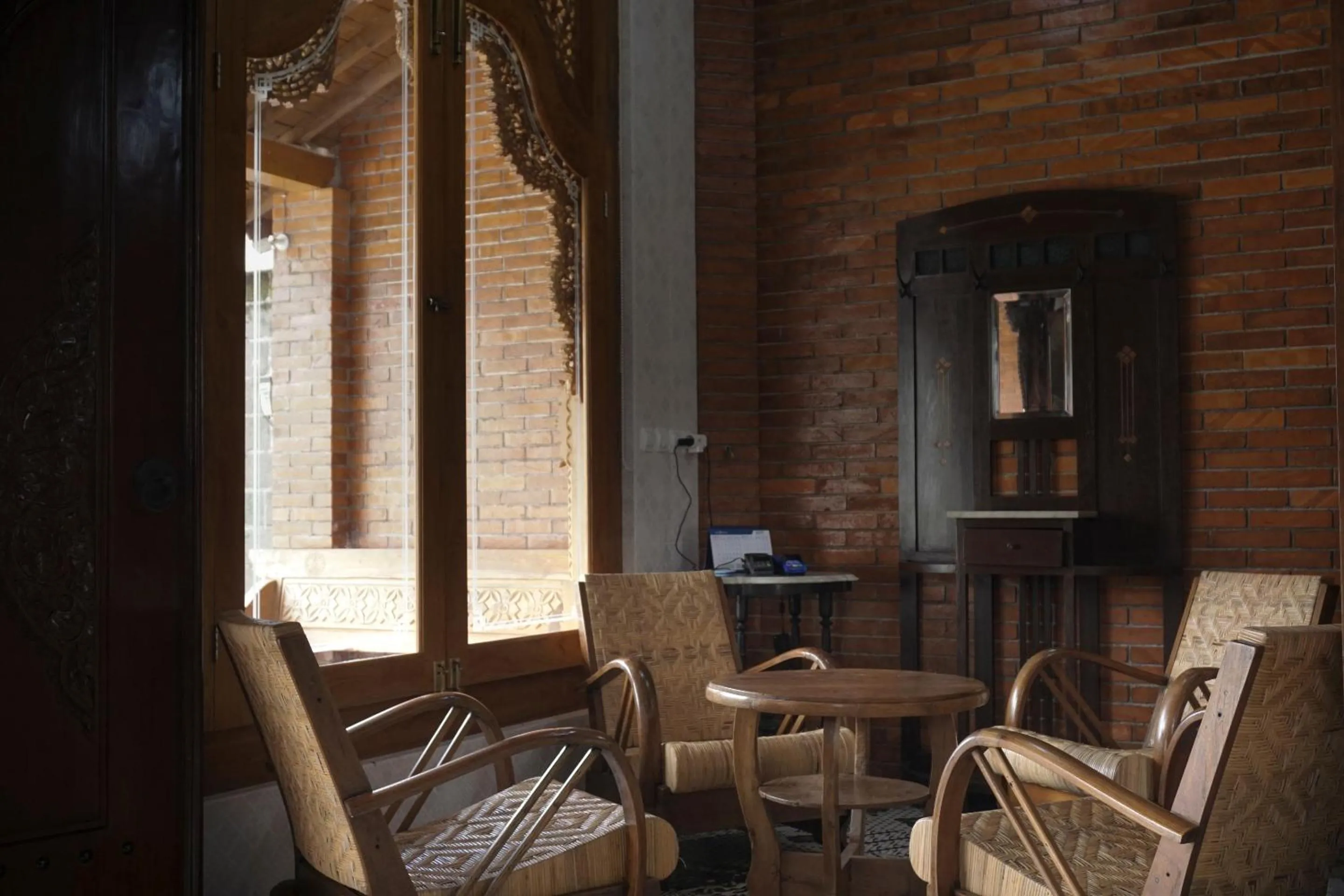 Communal lounge/ TV room in Kampoeng Joglo Boutique Hotel