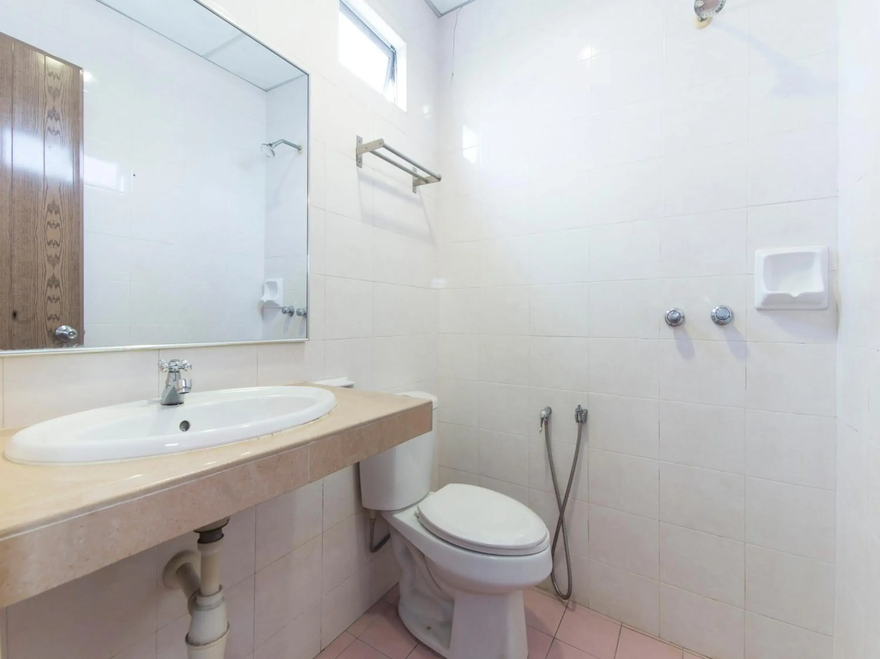 Bathroom in Super OYO 484 Comfort Hotel Kapar