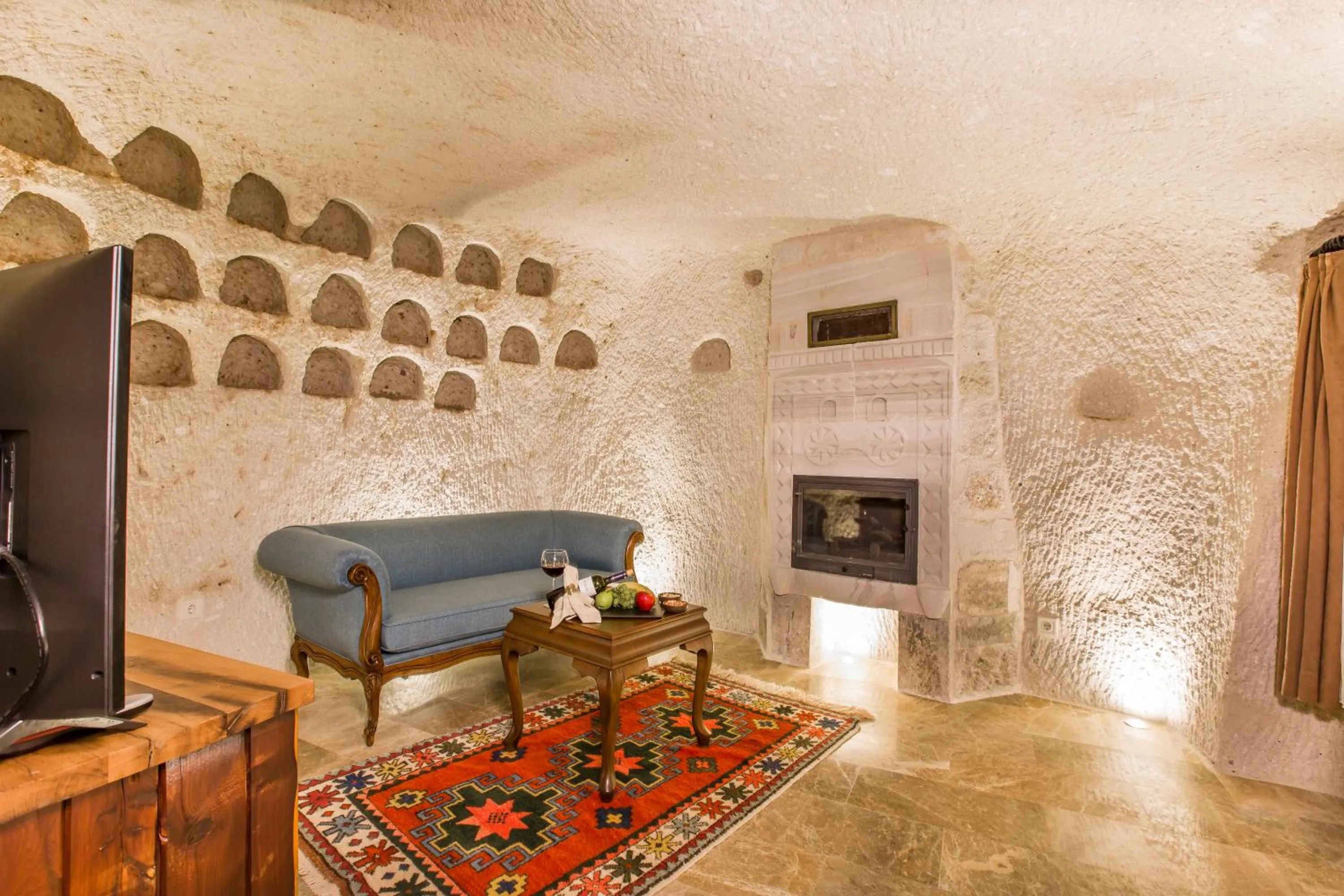 Living room in Imperial Cave Suites & Spa