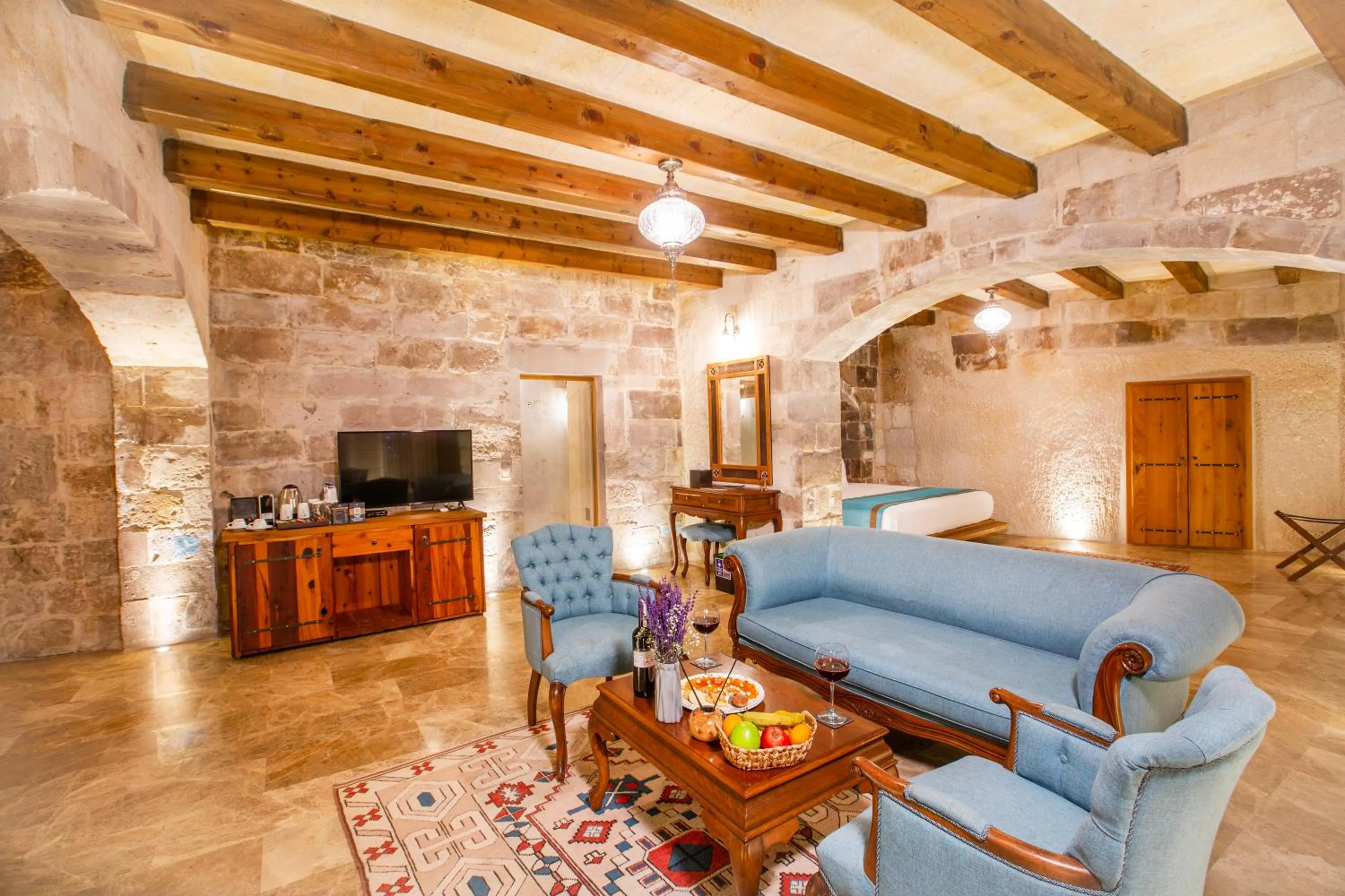 Living room in Imperial Cave Suites & Spa