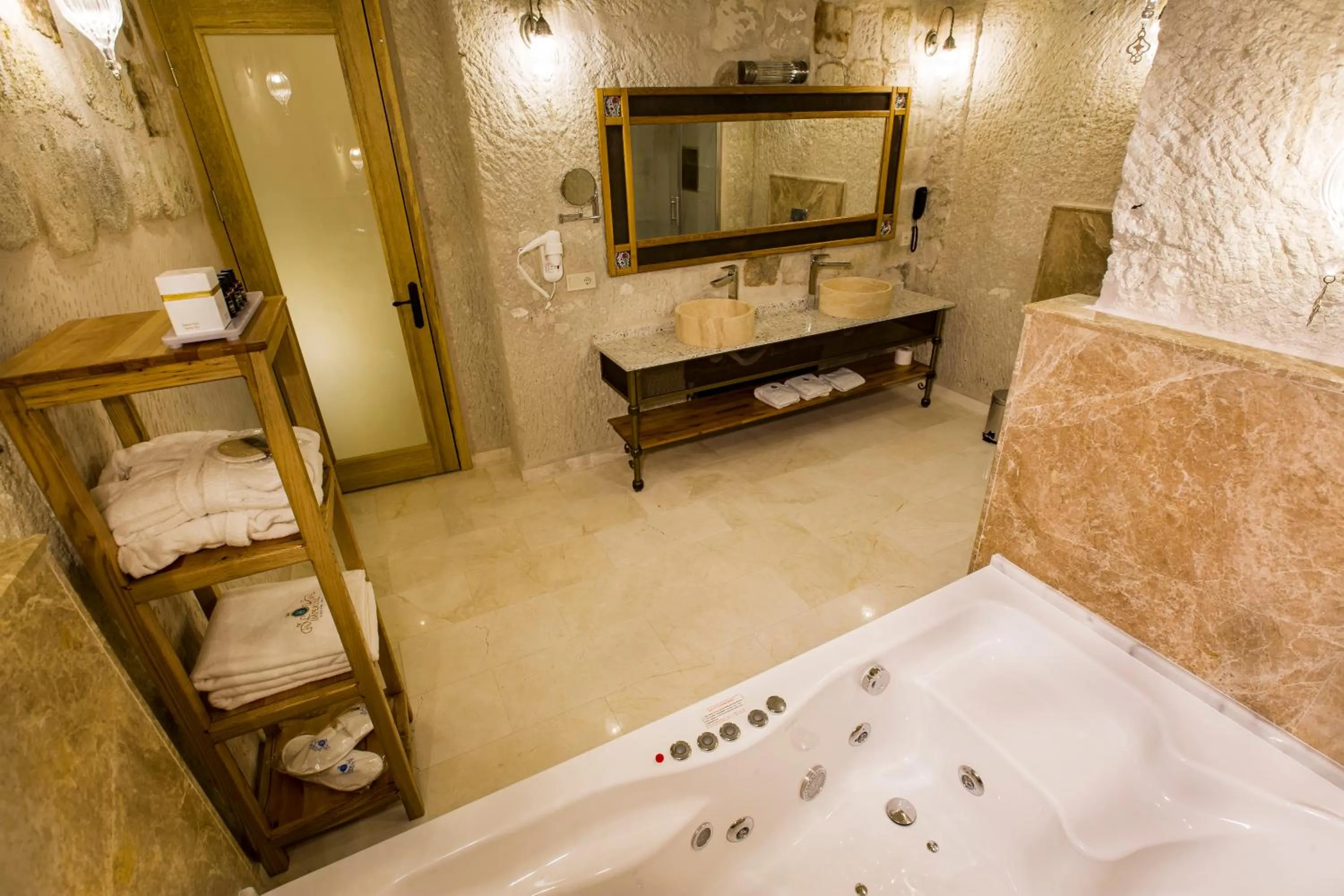 Bathroom in Imperial Cave Suites & Spa