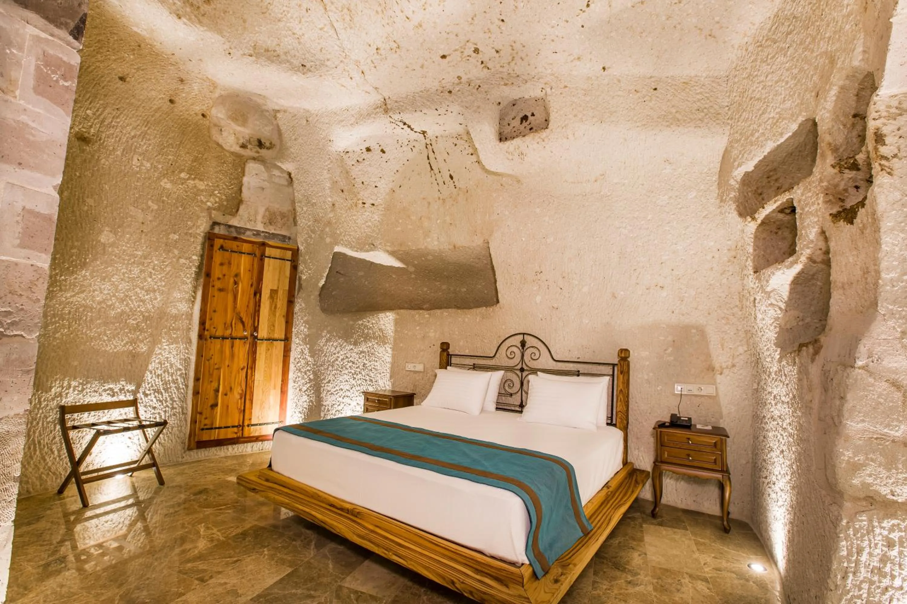 Bedroom, Bed in Imperial Cave Suites & Spa