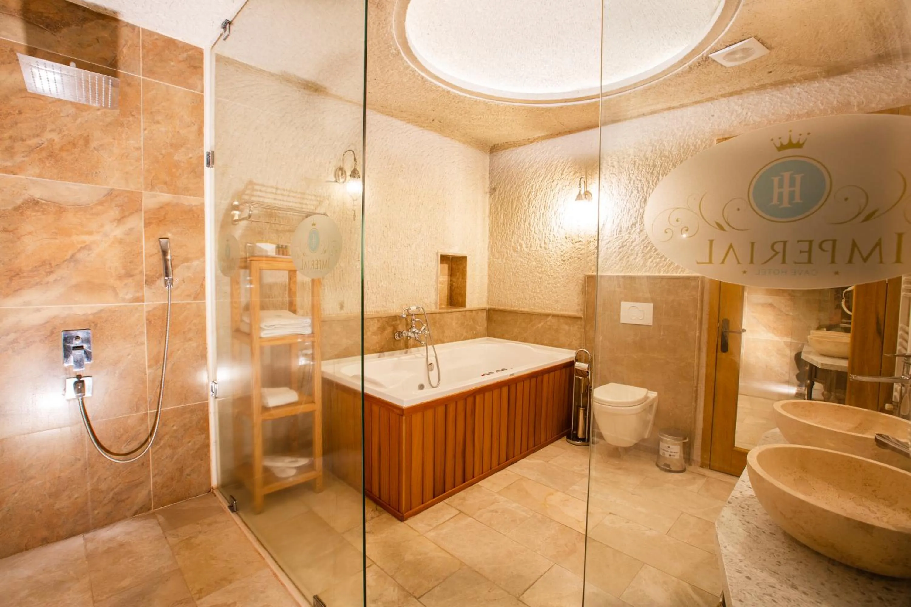Bathroom in Imperial Cave Suites & Spa