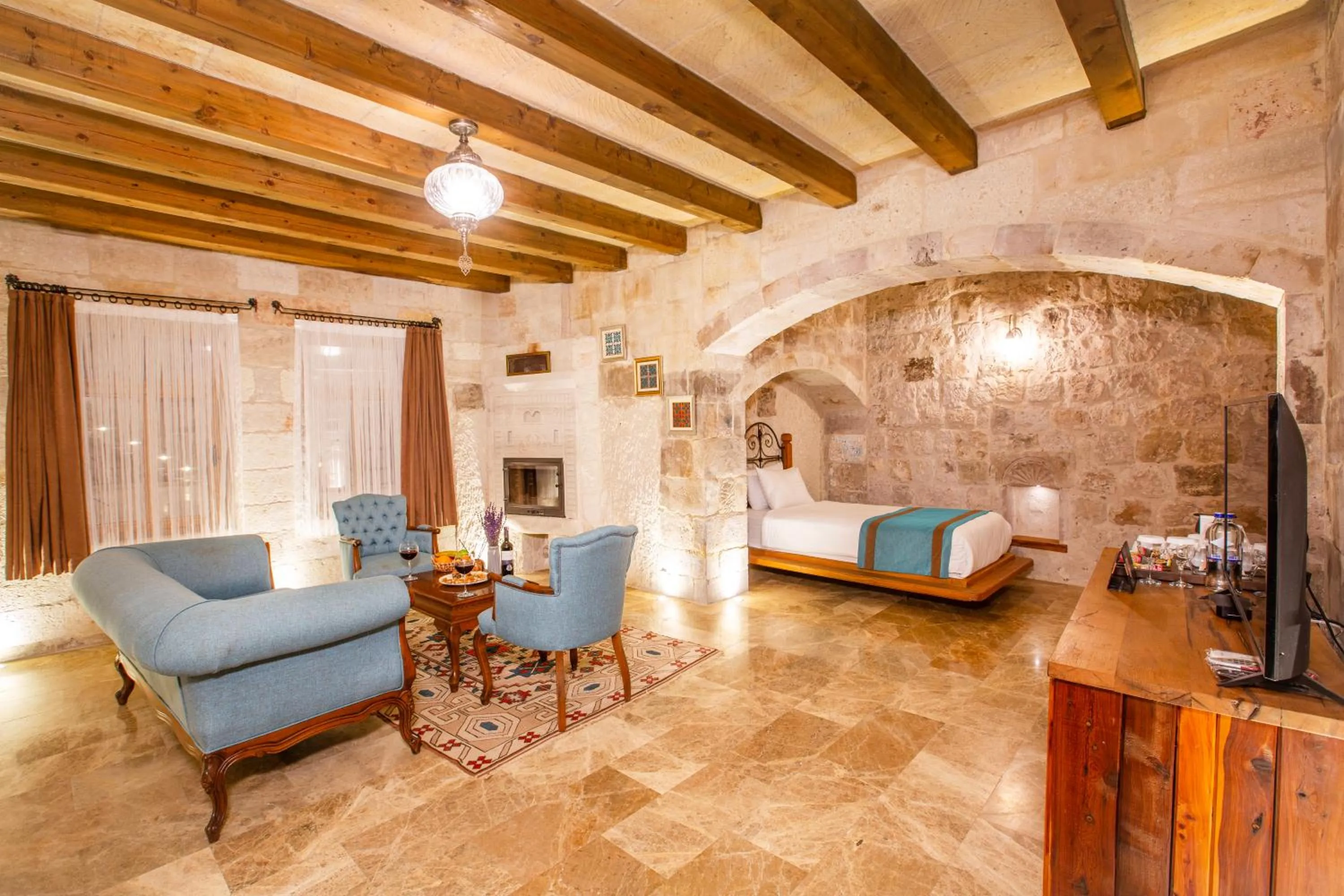 Bed in Imperial Cave Suites & Spa