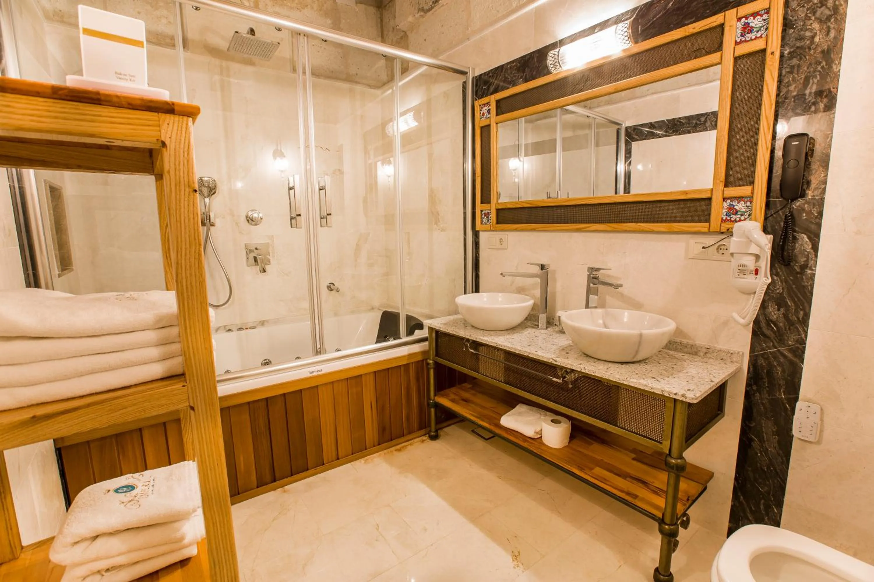 Bathroom in Imperial Cave Suites & Spa