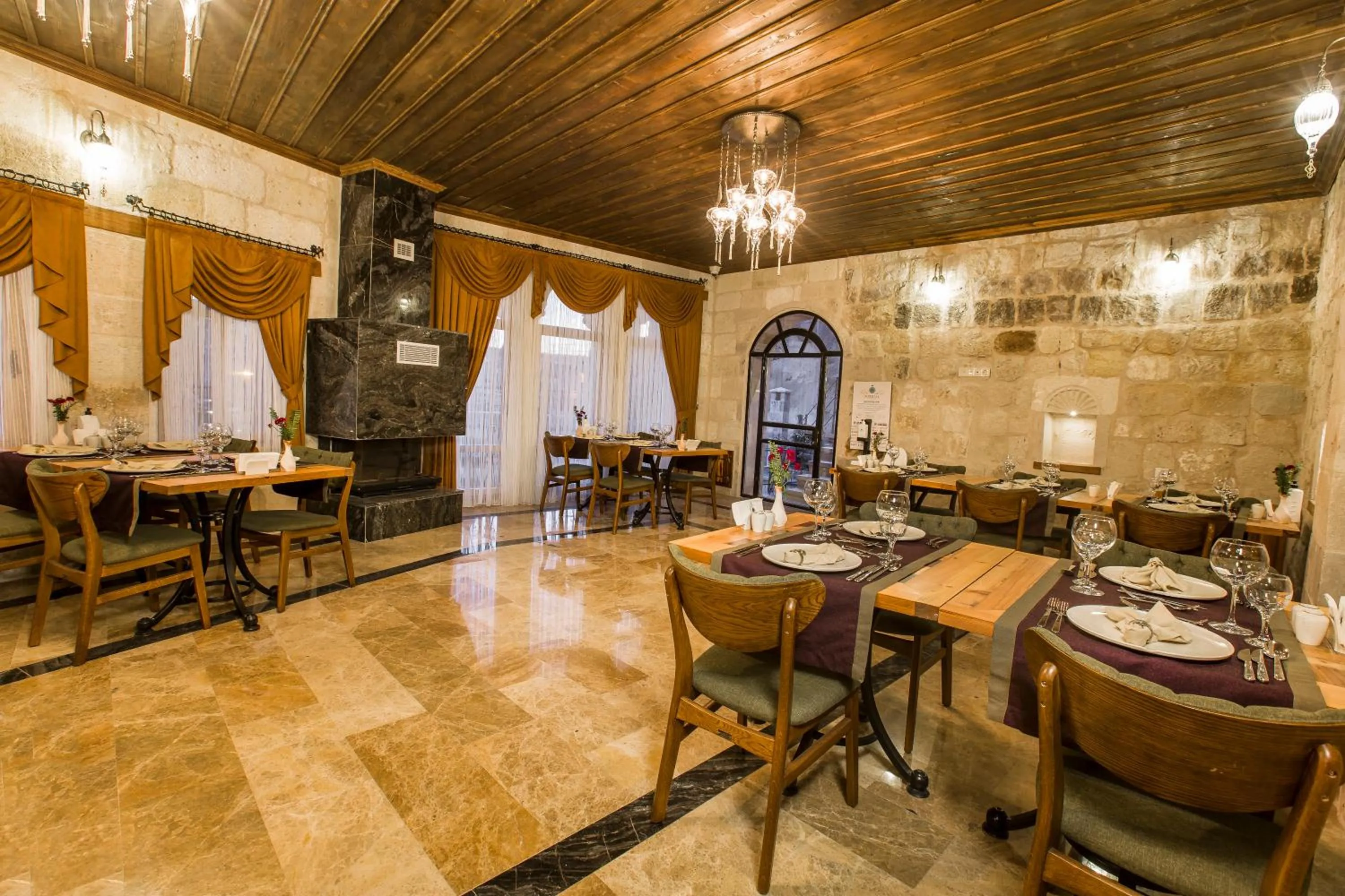 Restaurant/places to eat in Imperial Cave Suites & Spa