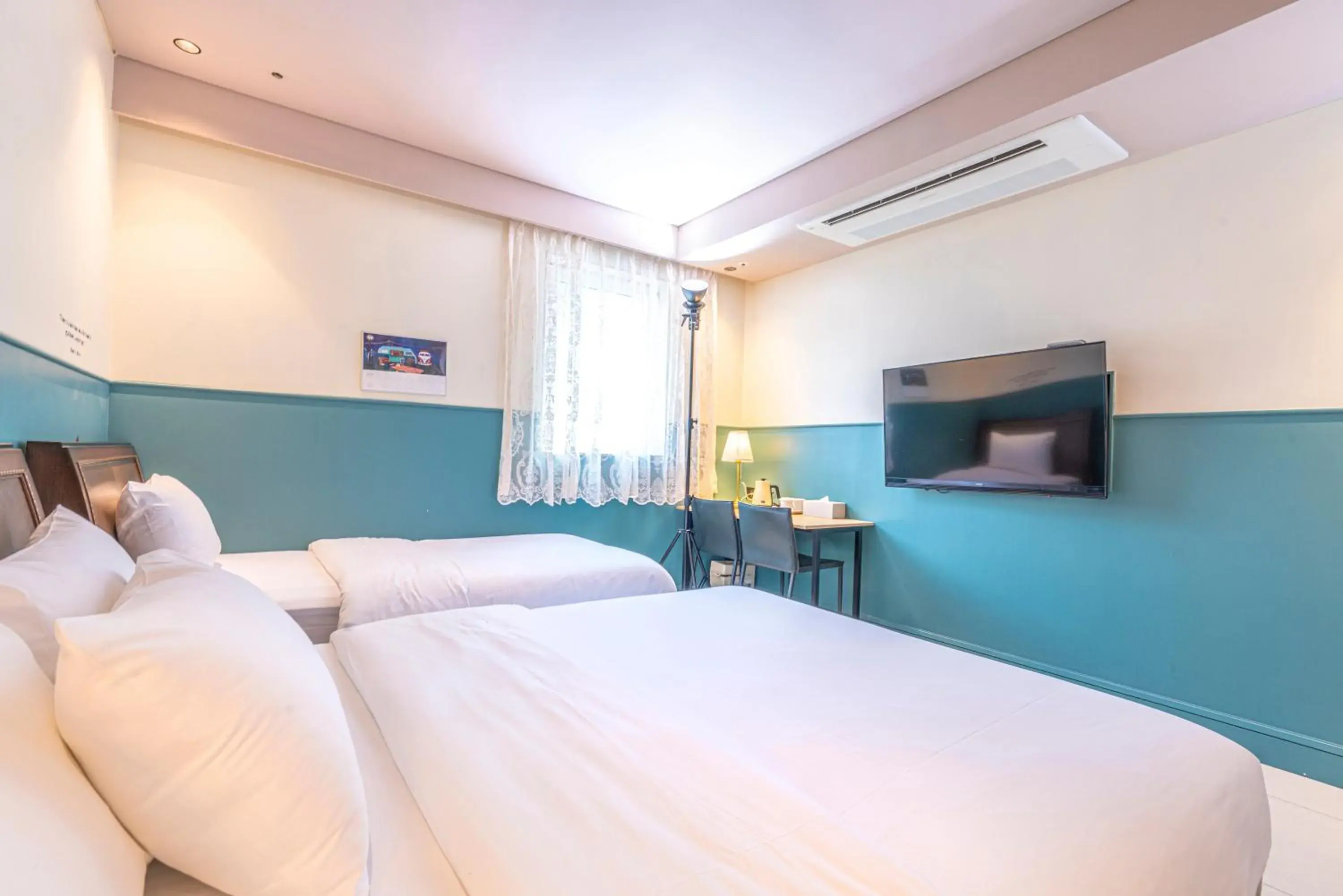 Communal lounge/ TV room, Bed in Hotel Lemong Communal lounge/ TV room, Bed in Hotel Lemong