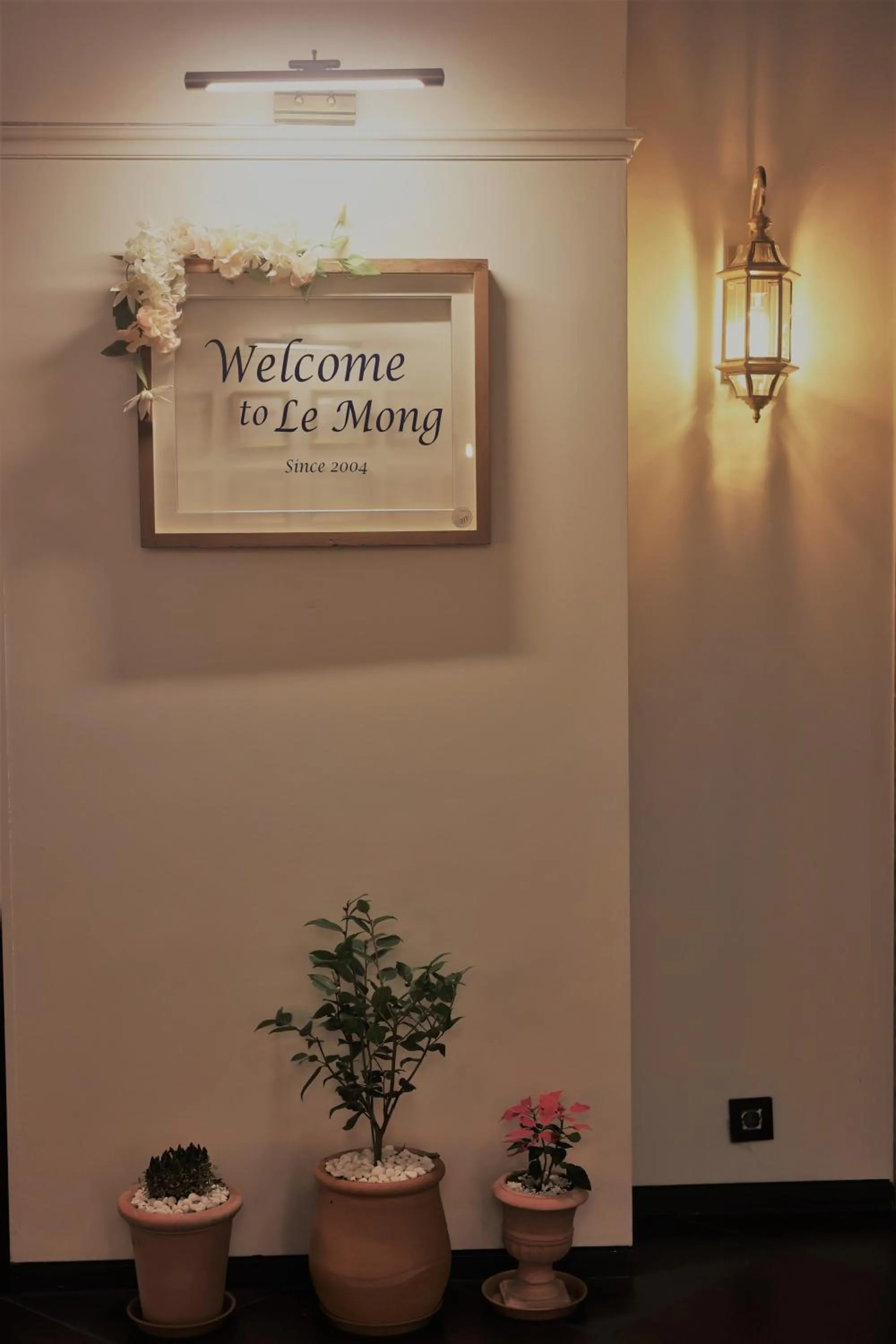 Communal lounge/ TV room in Hotel Lemong