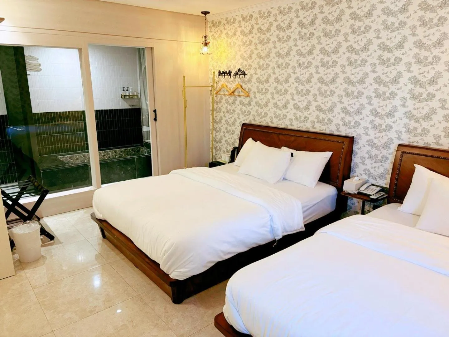 Bedroom, Bed in Hotel Lemong