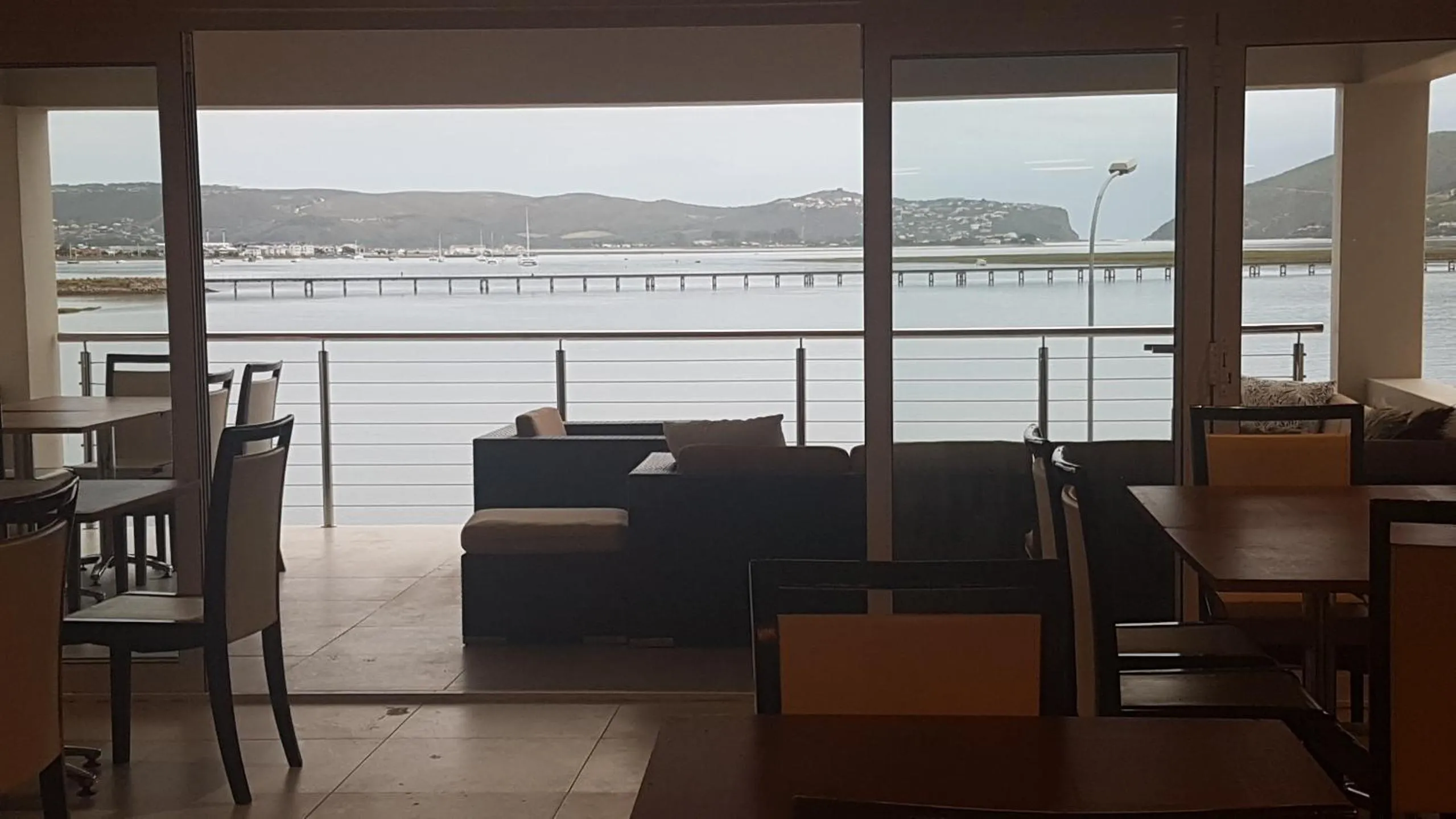 Lounge or bar in Phoenix Lodge and Waterside Accommodation