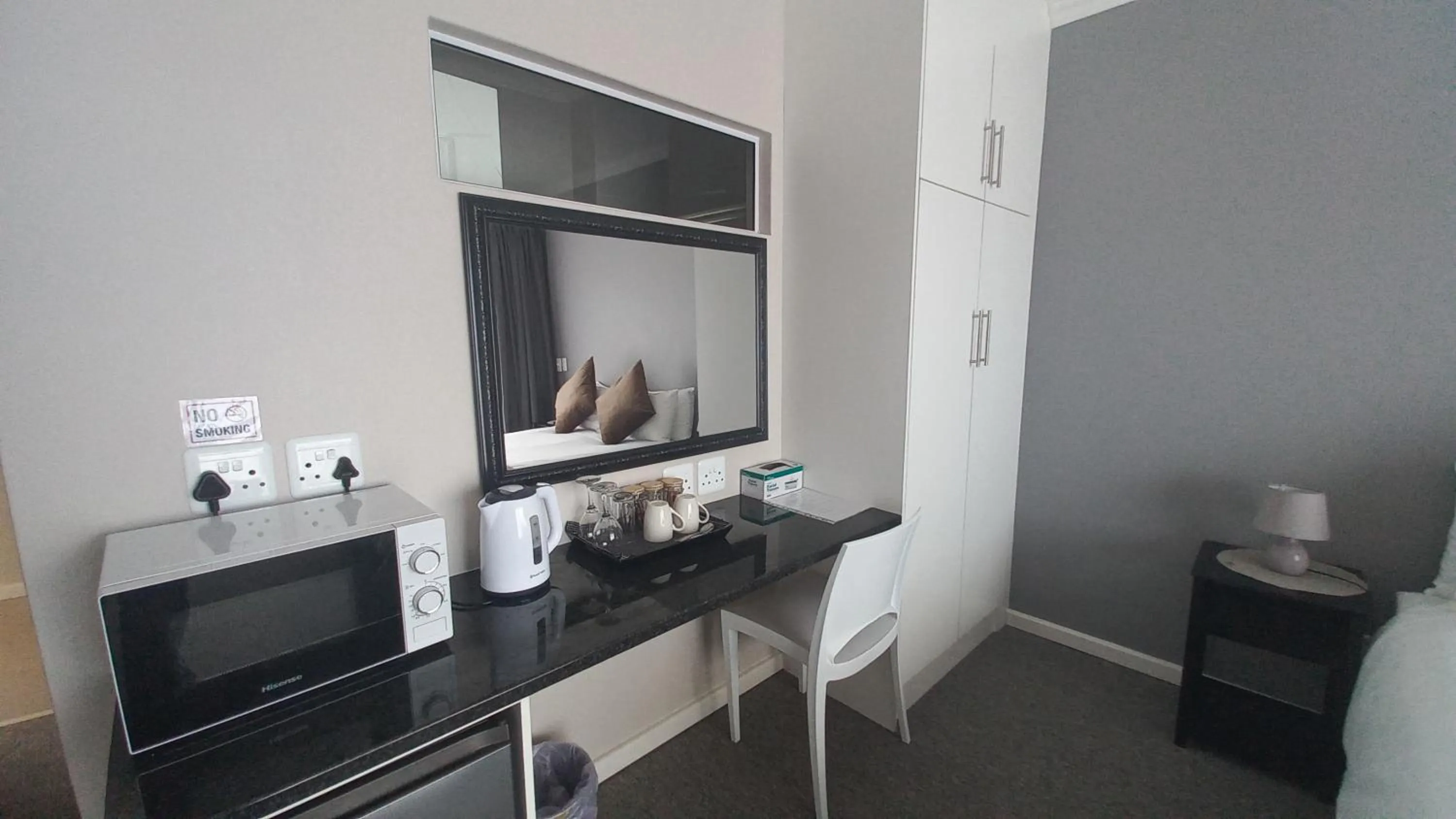 Coffee/tea facilities in Phoenix Lodge and Waterside Accommodation