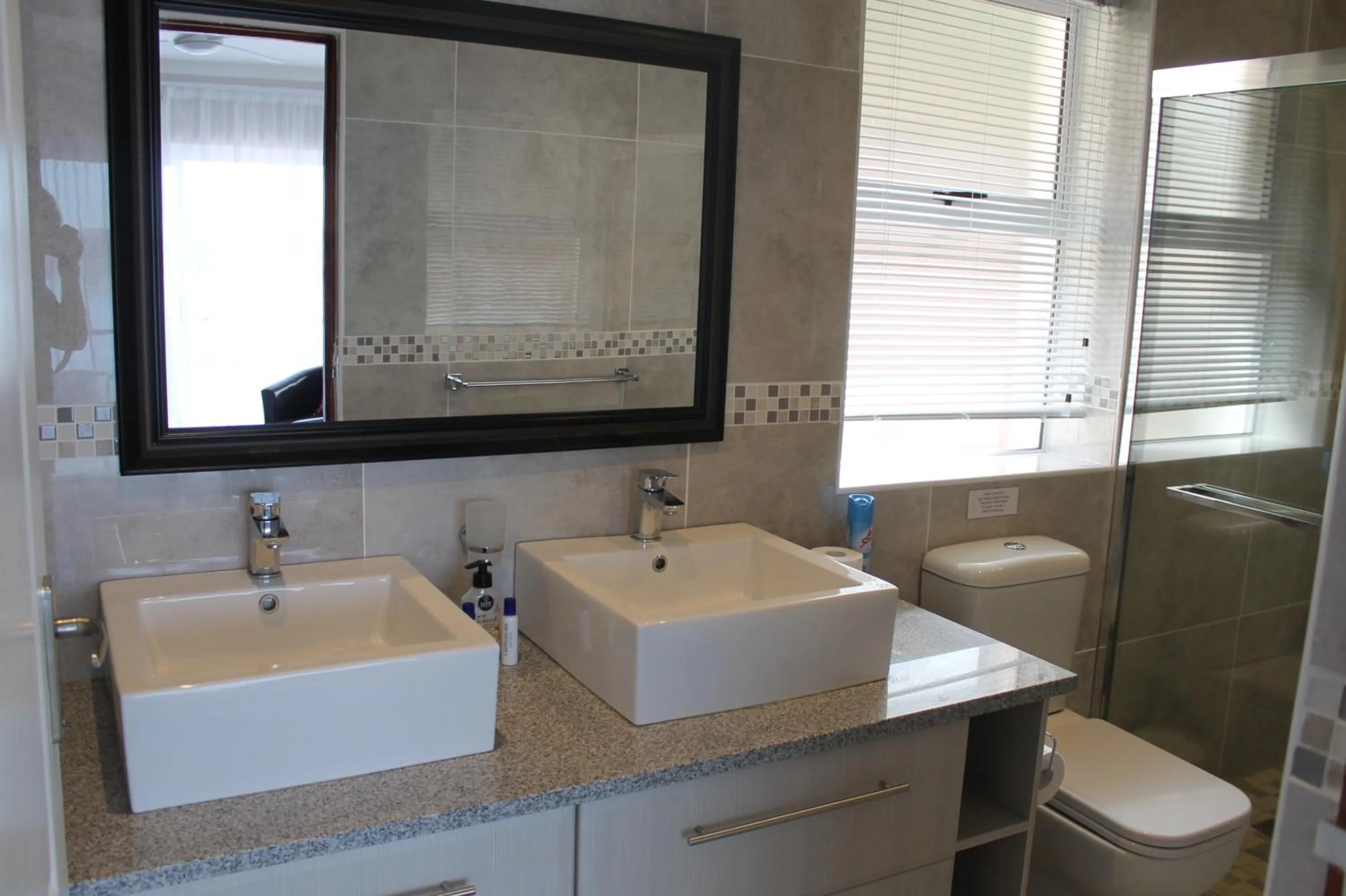 Bathroom in Phoenix Lodge and Waterside Accommodation