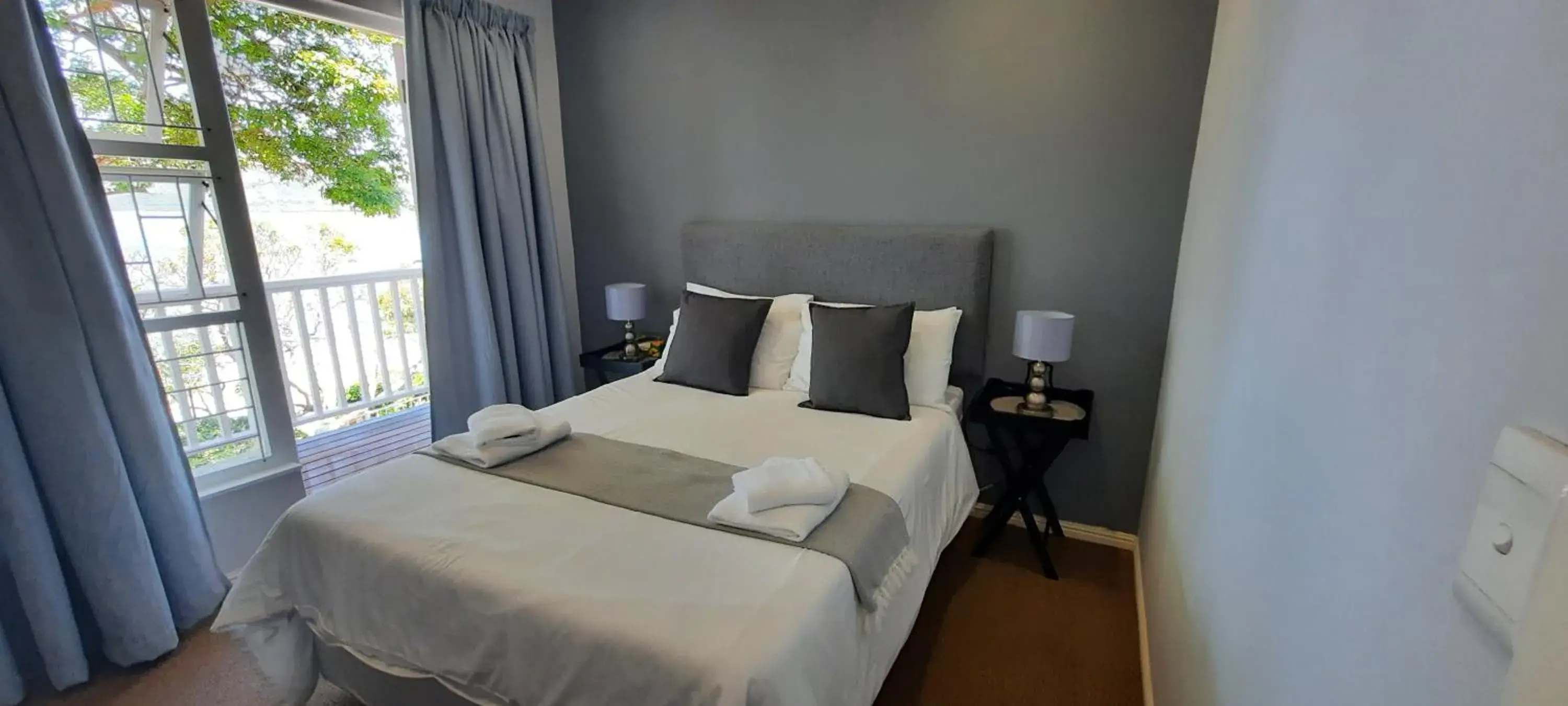 Standard Double Room - single occupancy in Phoenix Lodge and Waterside Accommodation Standard Double Room - single occupancy in Phoenix Lodge and Waterside Accommodation