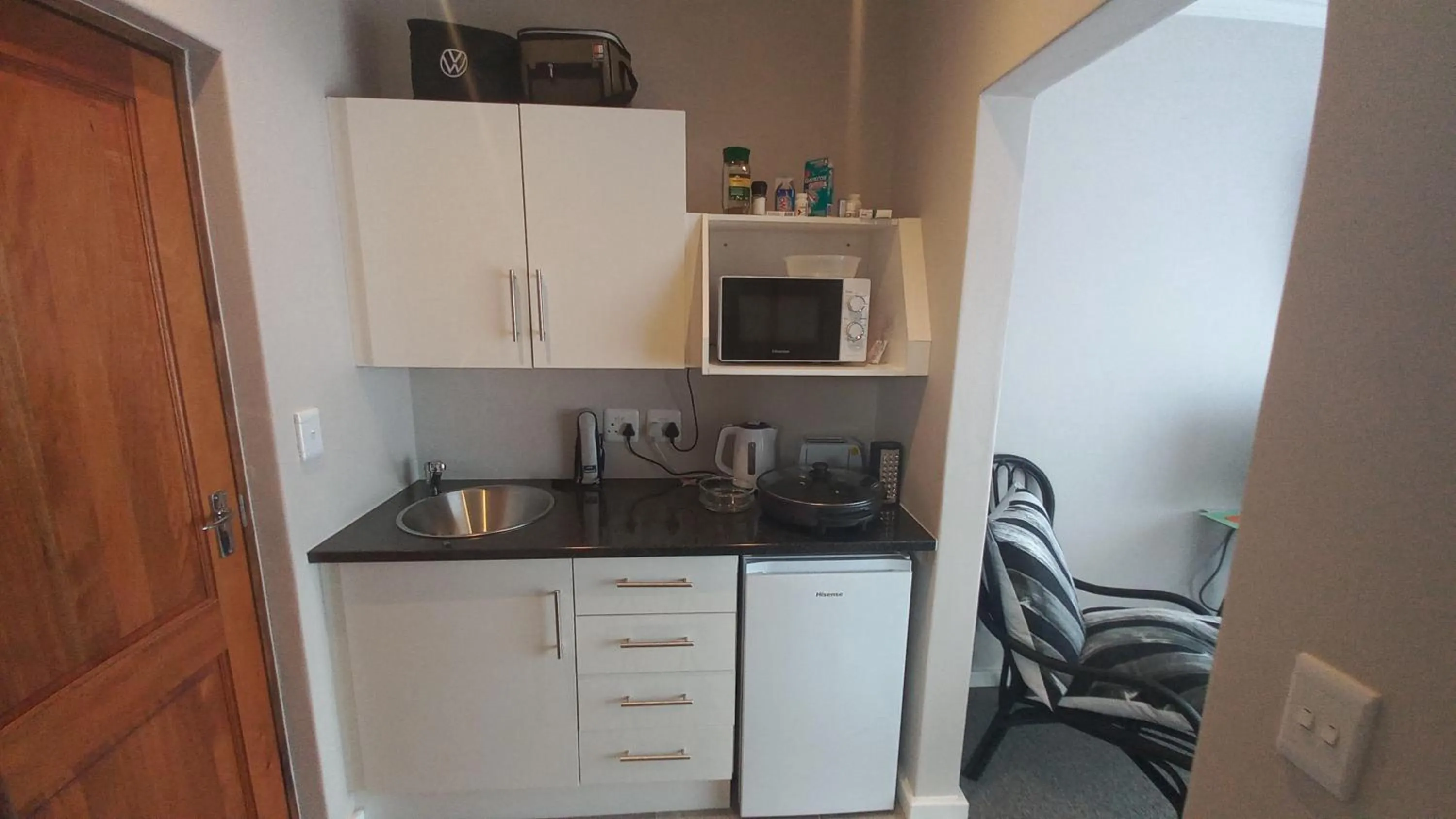 Kitchen or kitchenette in Phoenix Lodge and Waterside Accommodation