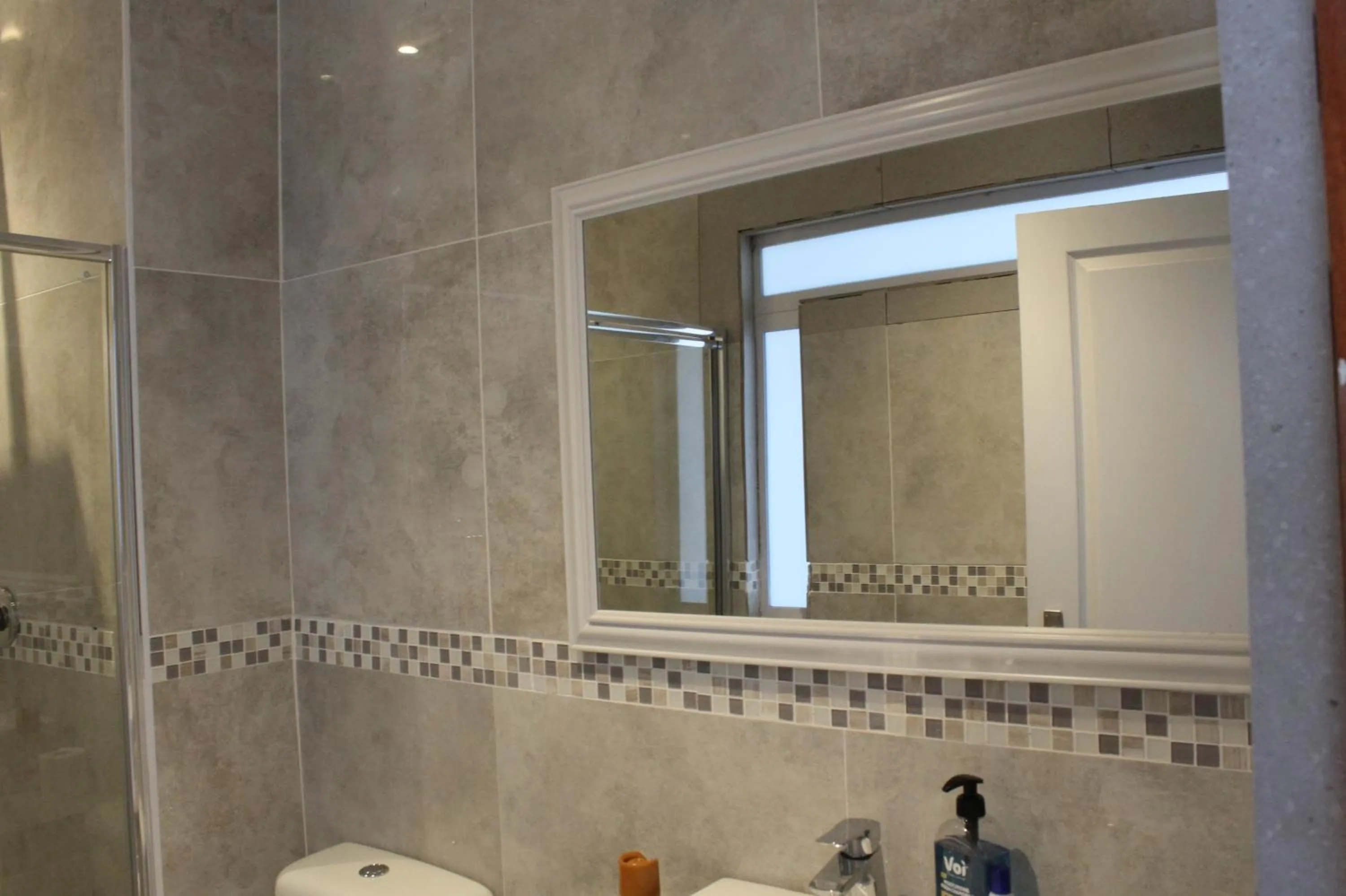 Bathroom in Phoenix Lodge and Waterside Accommodation