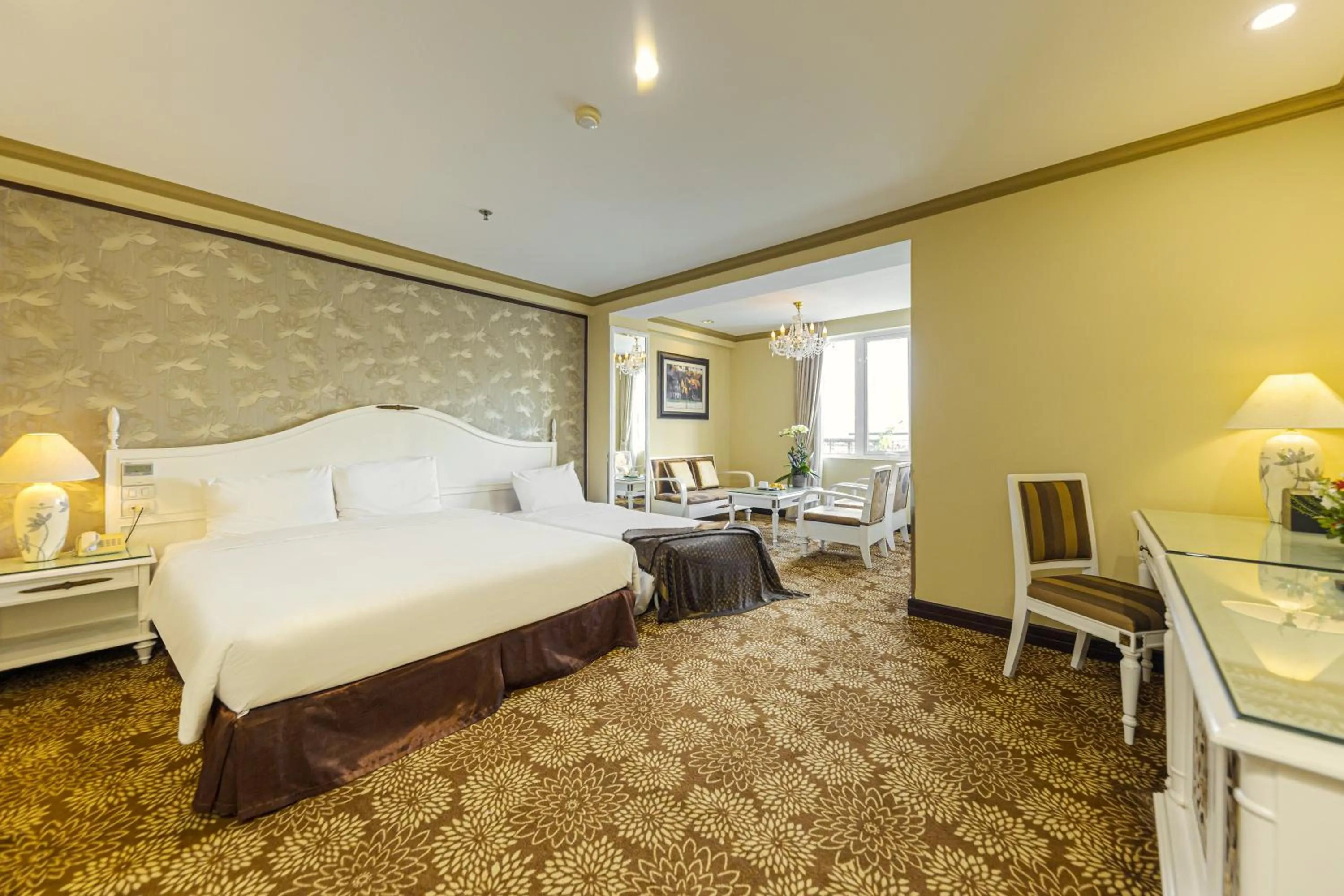 Bedroom, Bed in Chalcedony Grand Hotel