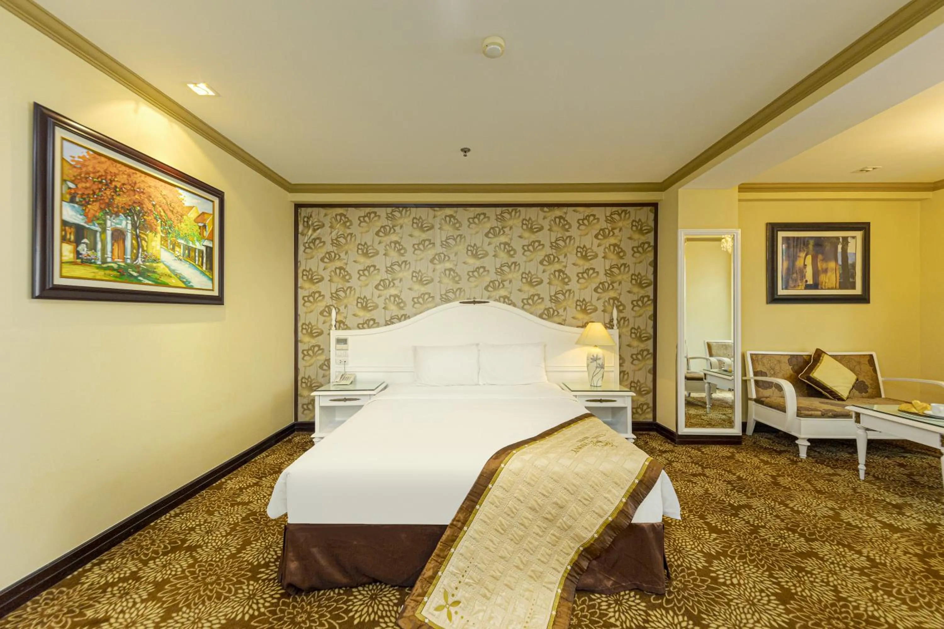 Bed in Chalcedony Grand Hotel