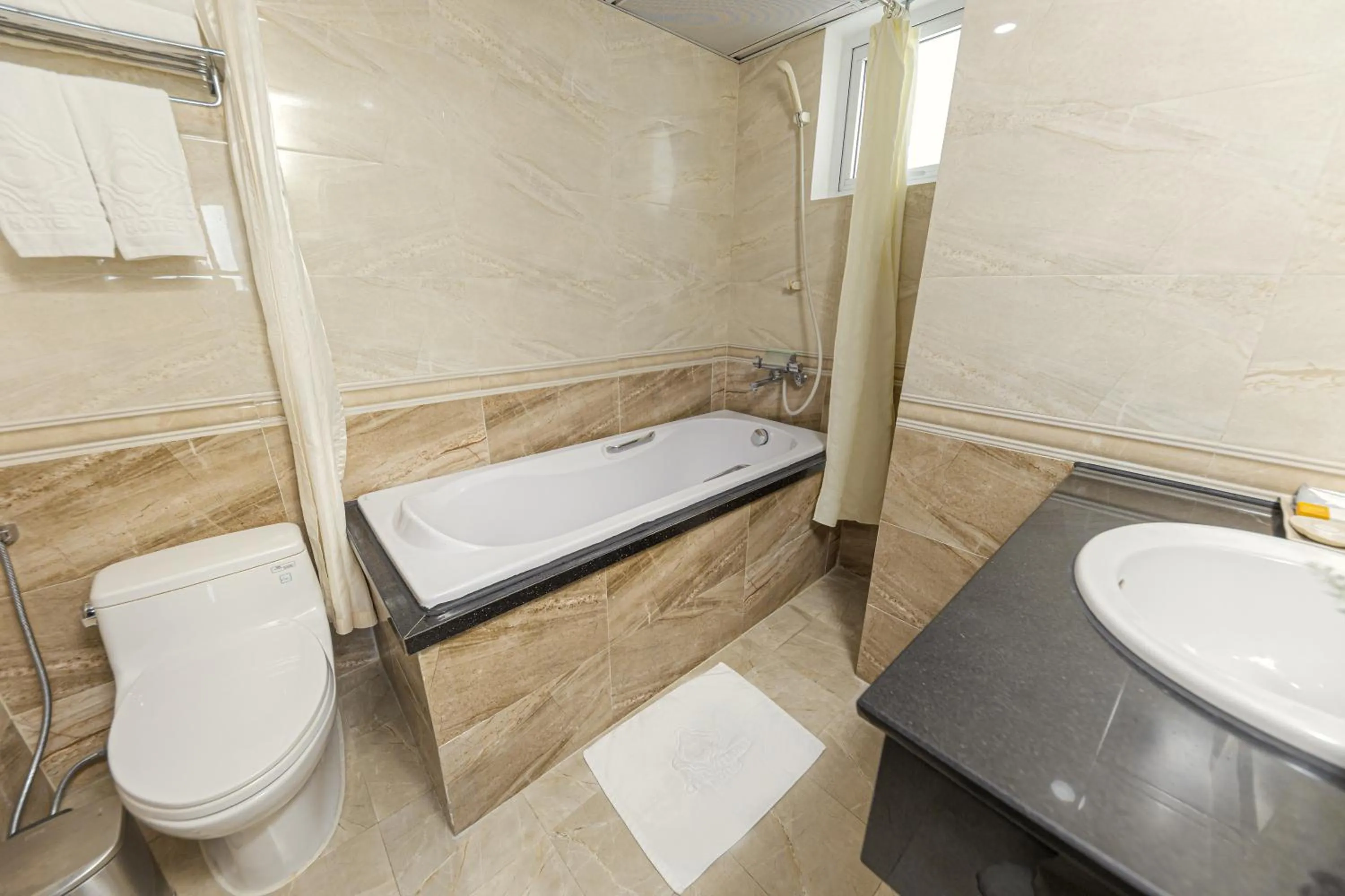 Bathroom in Chalcedony Grand Hotel