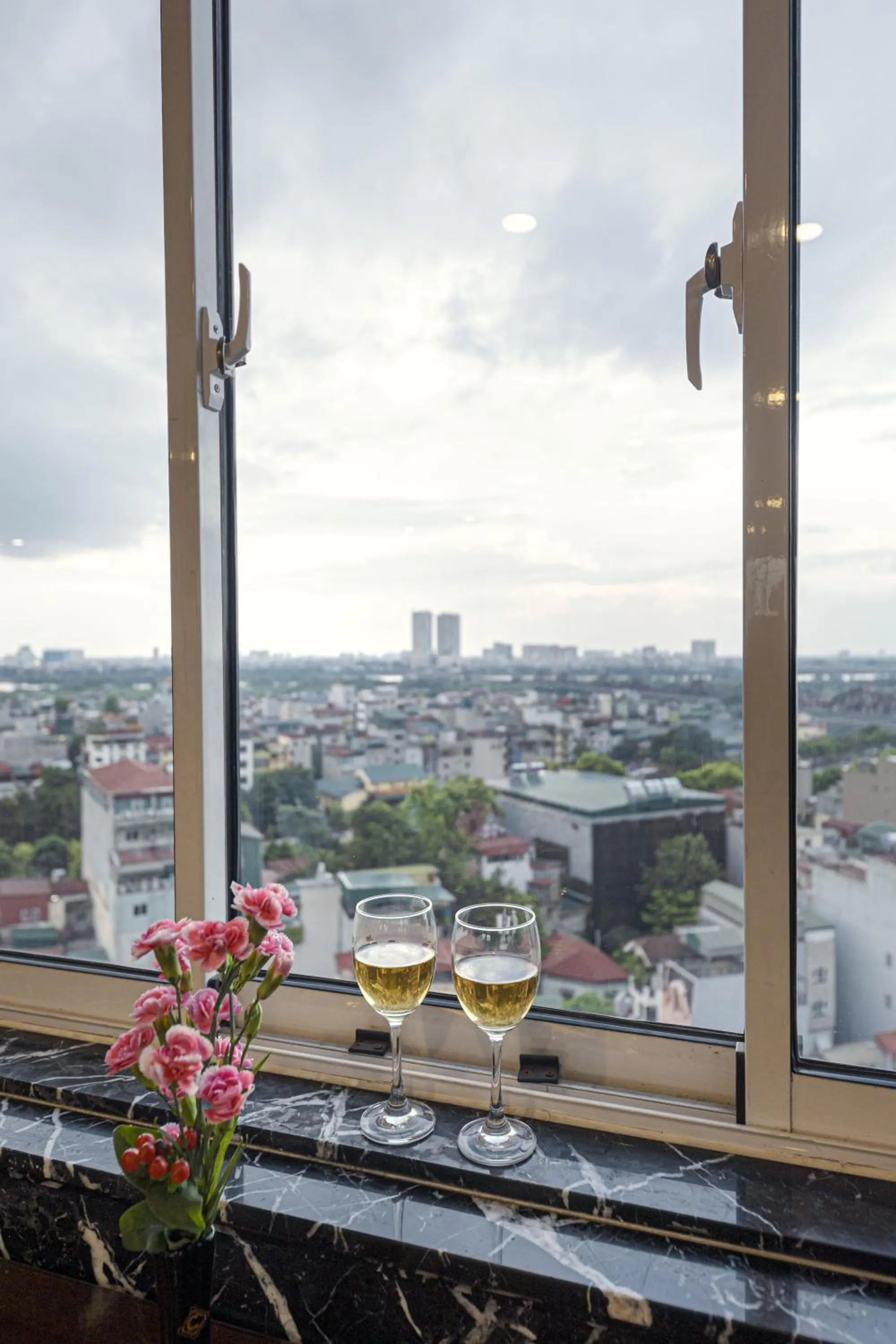 Food and drinks in Chalcedony Grand Hotel