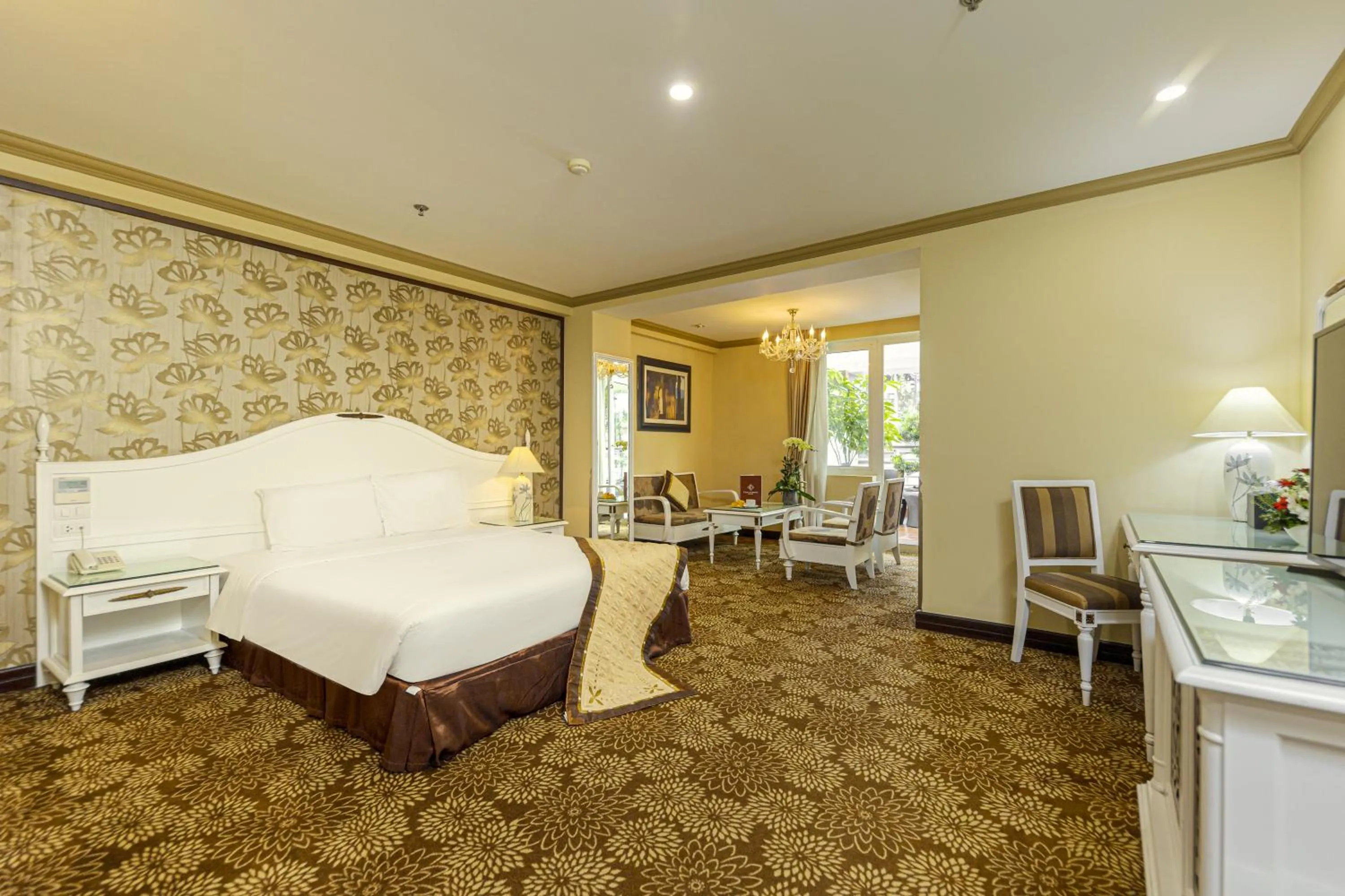 Bed in Chalcedony Grand Hotel