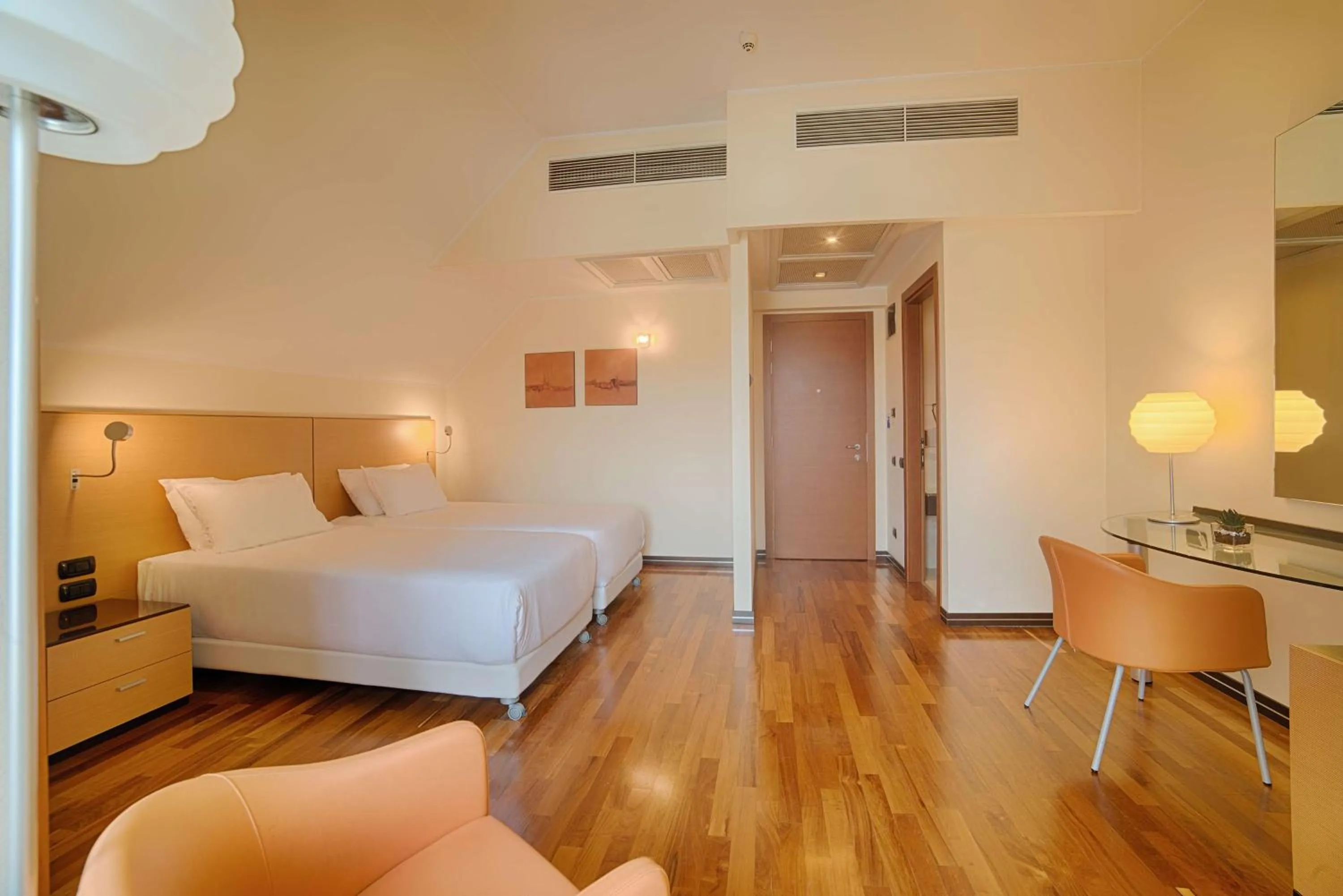 Photo of the whole room, Bed in NH Milano 2 Residence