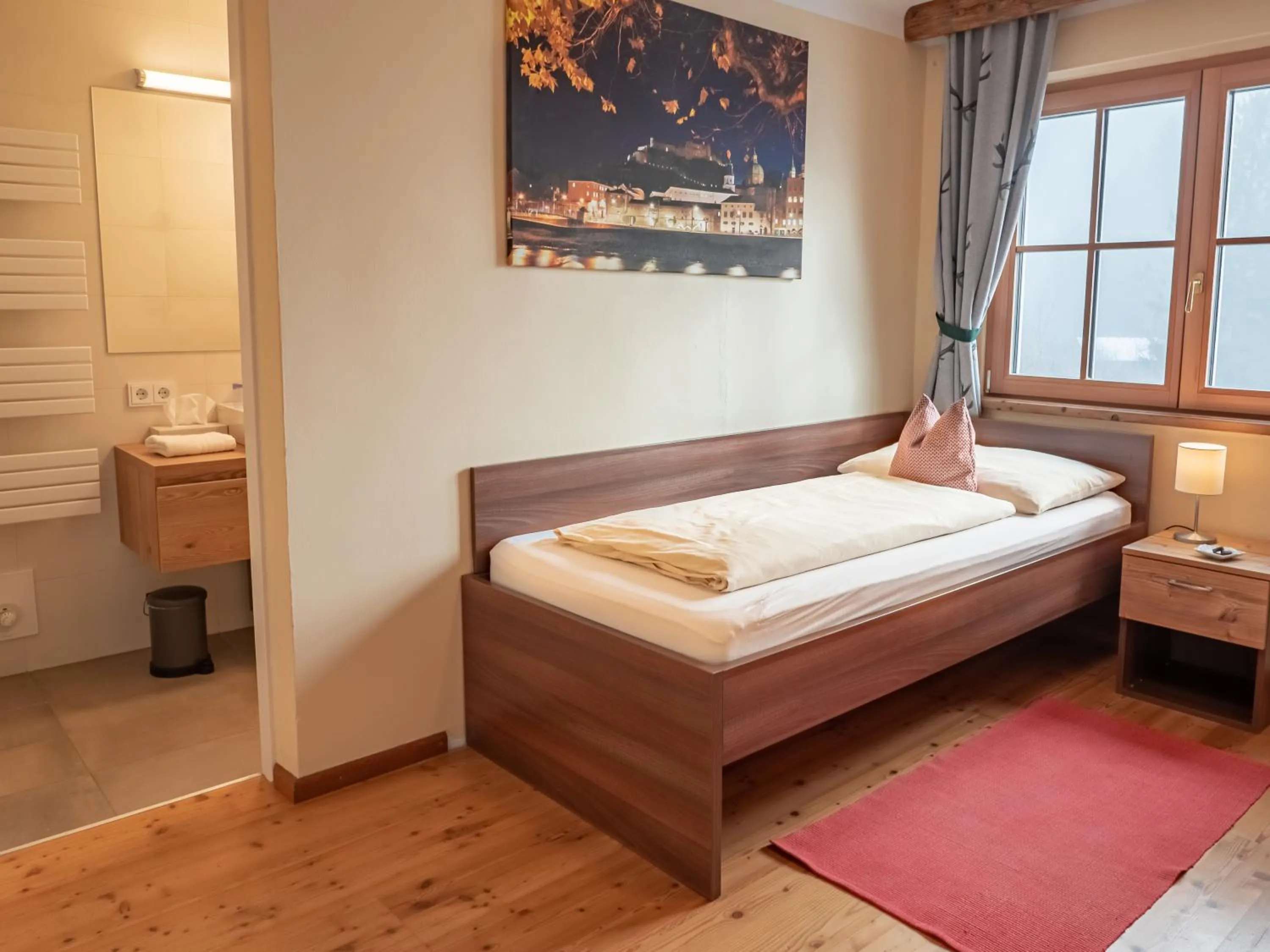 Bed in Landgasthof & Restaurant Batzenhäusl