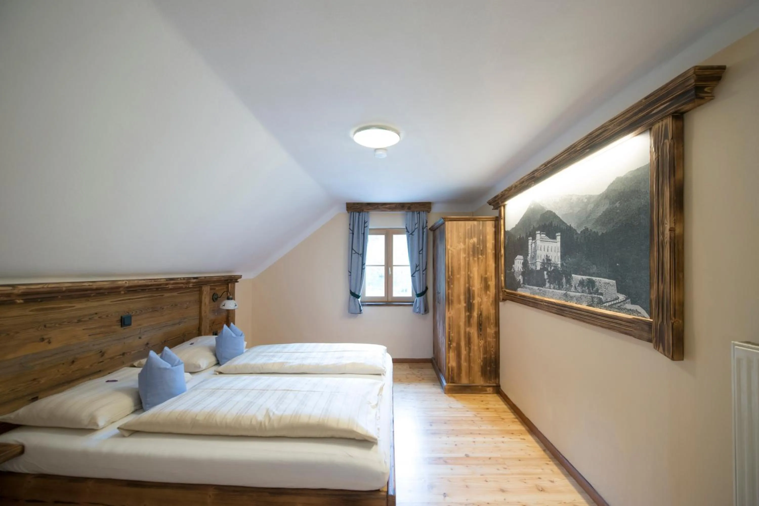 Bed in Landgasthof & Restaurant Batzenhäusl