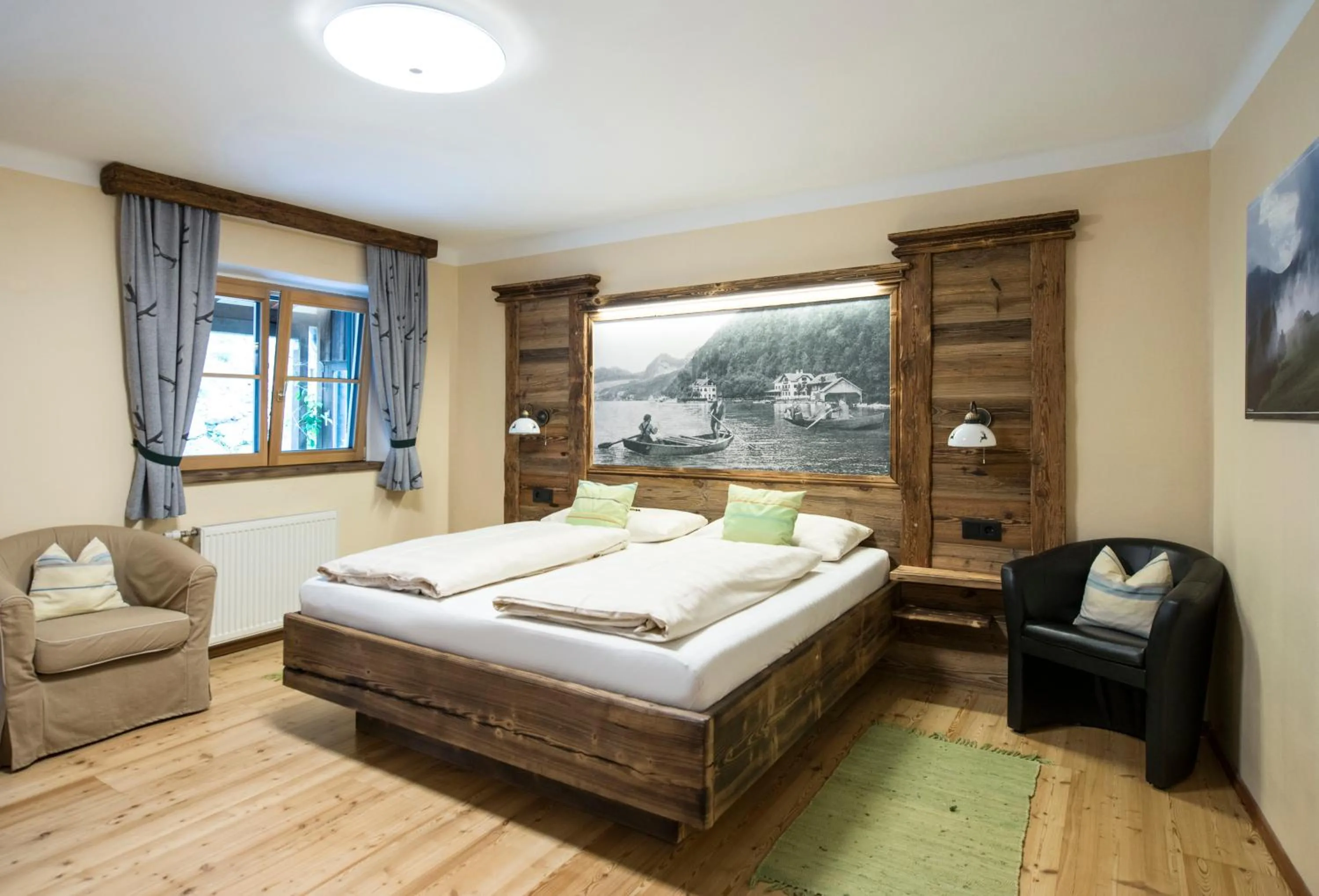 Photo of the whole room, Bed in Landgasthof & Restaurant Batzenhäusl