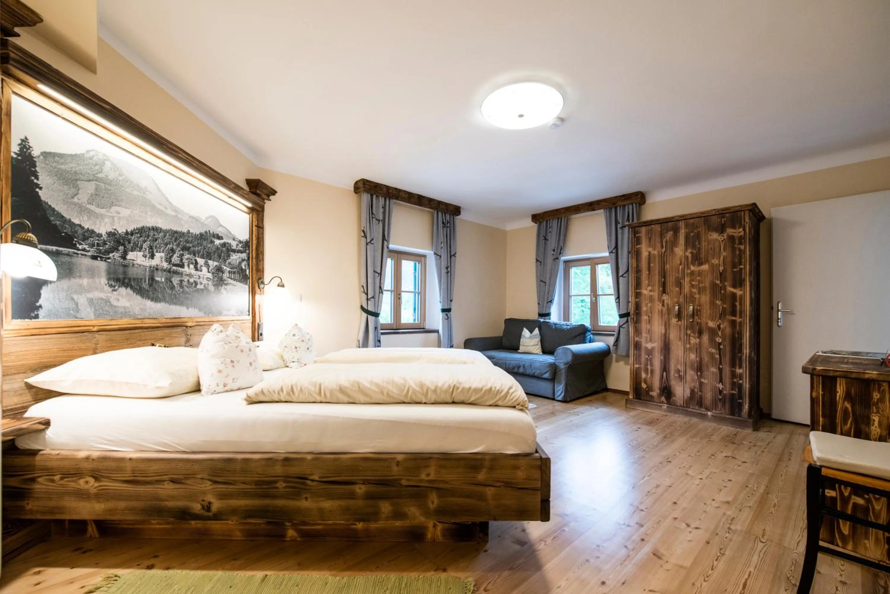 Bed in Landgasthof & Restaurant Batzenhäusl