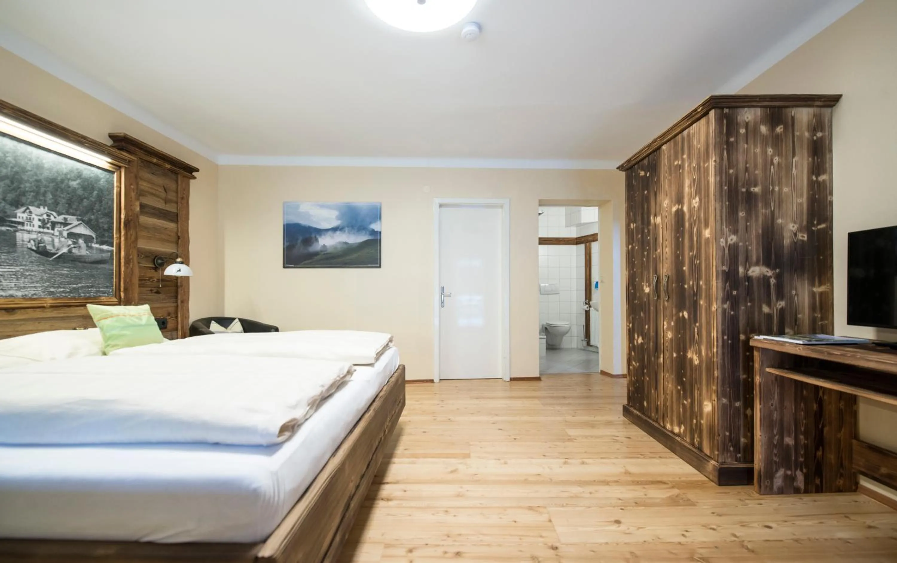 Bed in Landgasthof & Restaurant Batzenhäusl