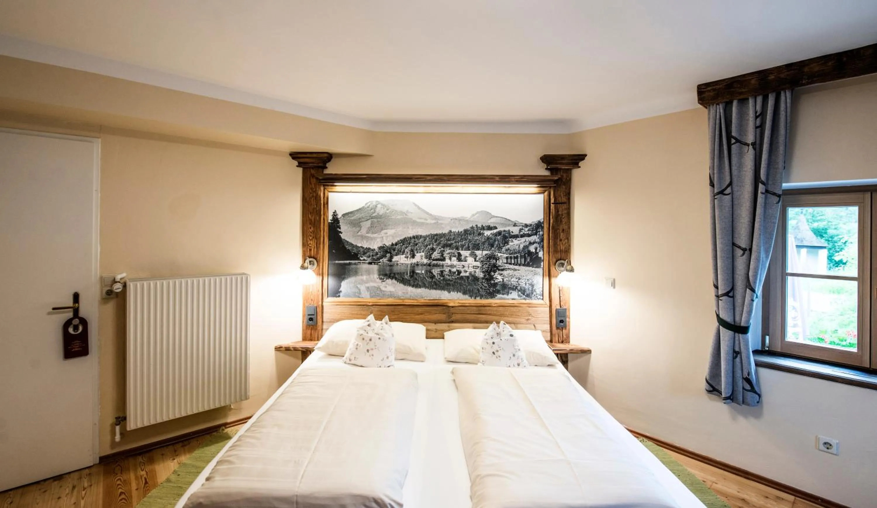 Bed in Landgasthof & Restaurant Batzenhäusl