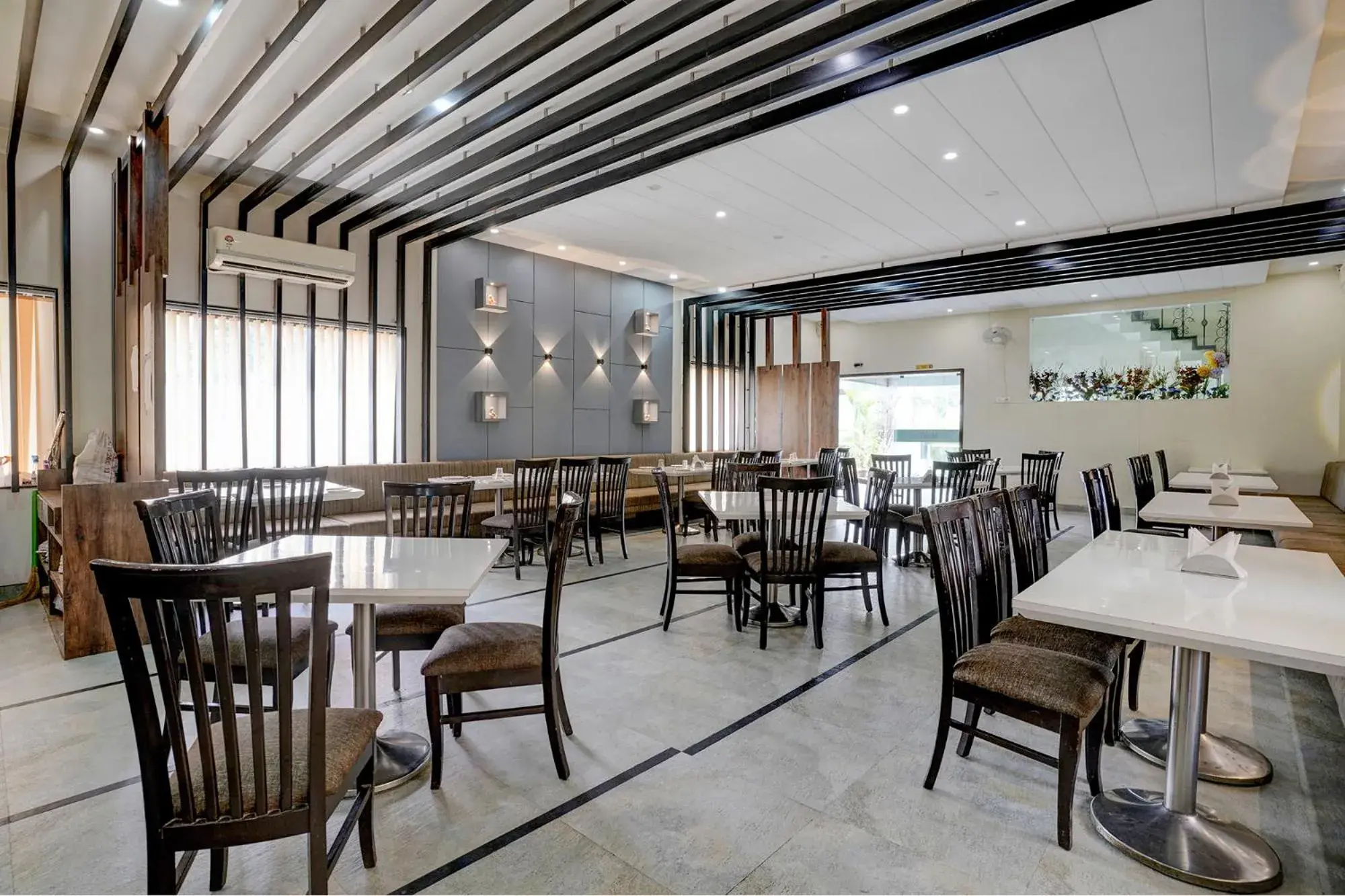 Restaurant/places to eat in FabHotel Heritage Palace - CIDCO Bus Stand Restaurant/places to eat in FabHotel Heritage Palace - CIDCO Bus Stand