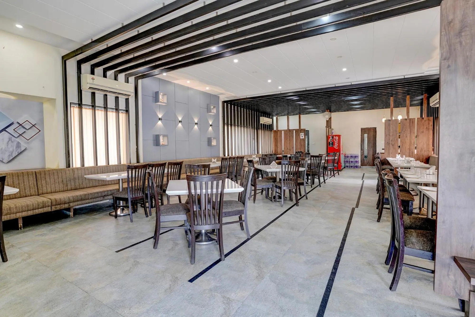 Restaurant/places to eat in Via Heritage Palace - CIDCO Bus Stand