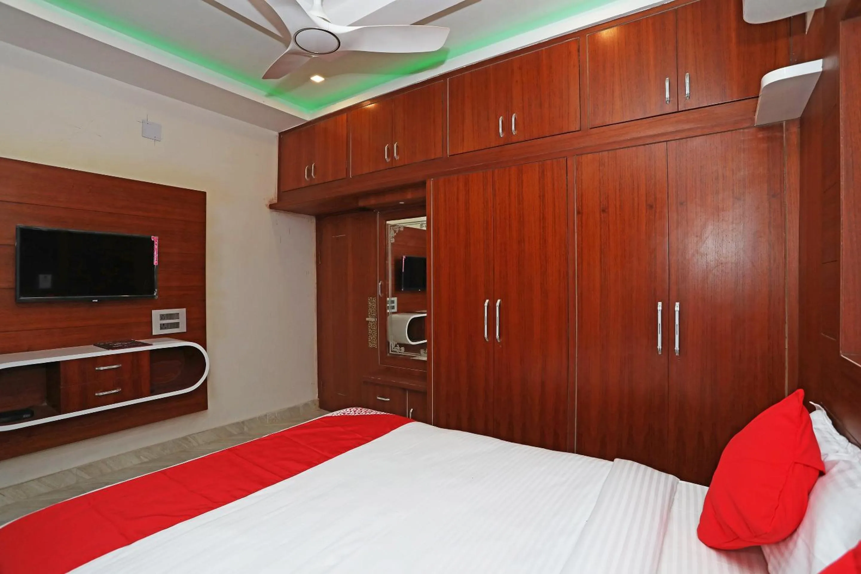 Bedroom, Bed in Hotel O The Countryside Resort