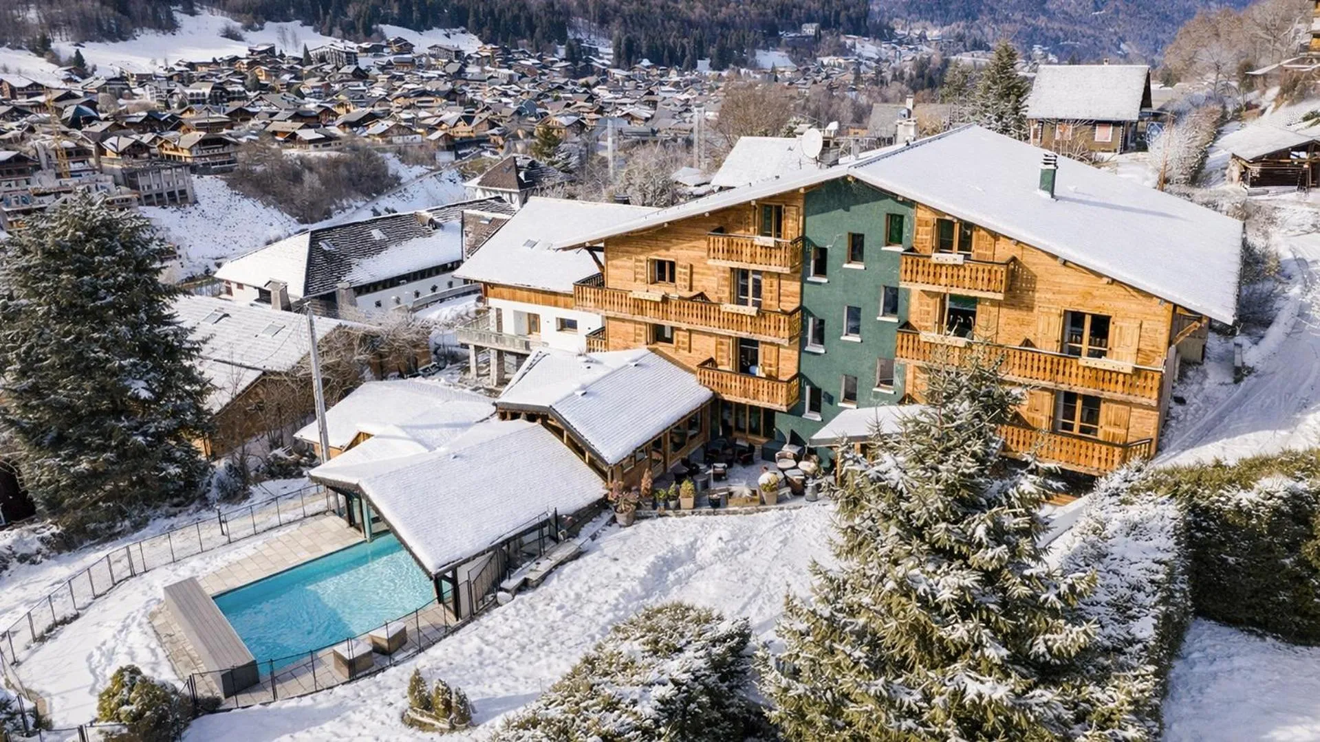 Property building in L'Hermine Blanche