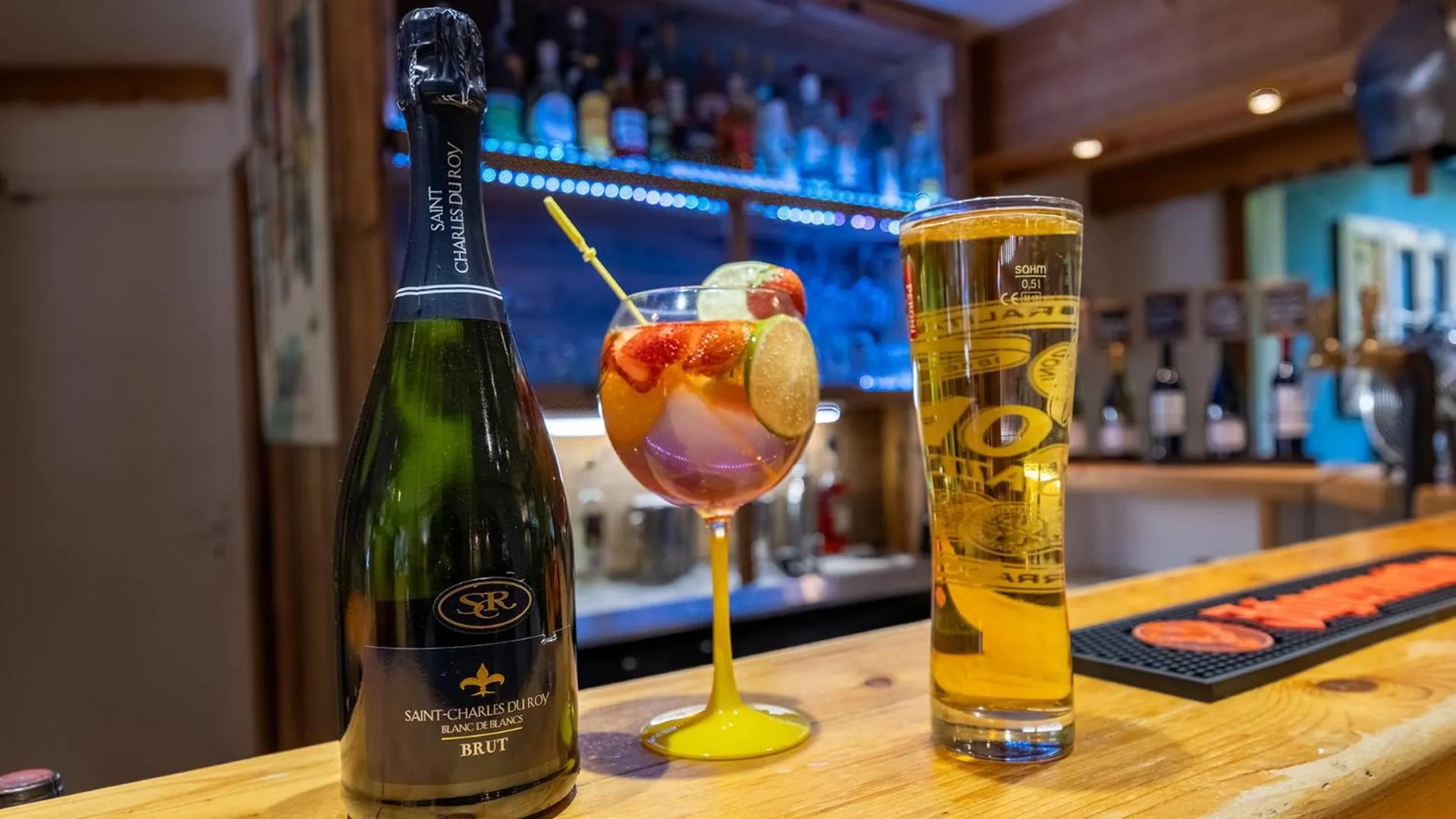 Lounge or bar in L'Hermine Blanche