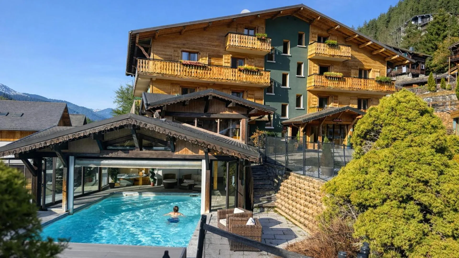 Property building in L'Hermine Blanche