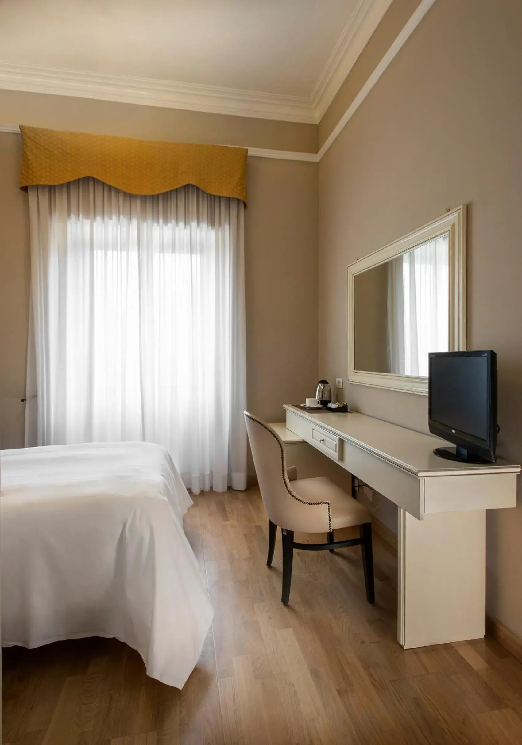Double or Twin Room - single occupancy - Disability Access in Ambasciatori Place Hotel Double or Twin Room - single occupancy - Disability Access in Ambasciatori Place Hotel