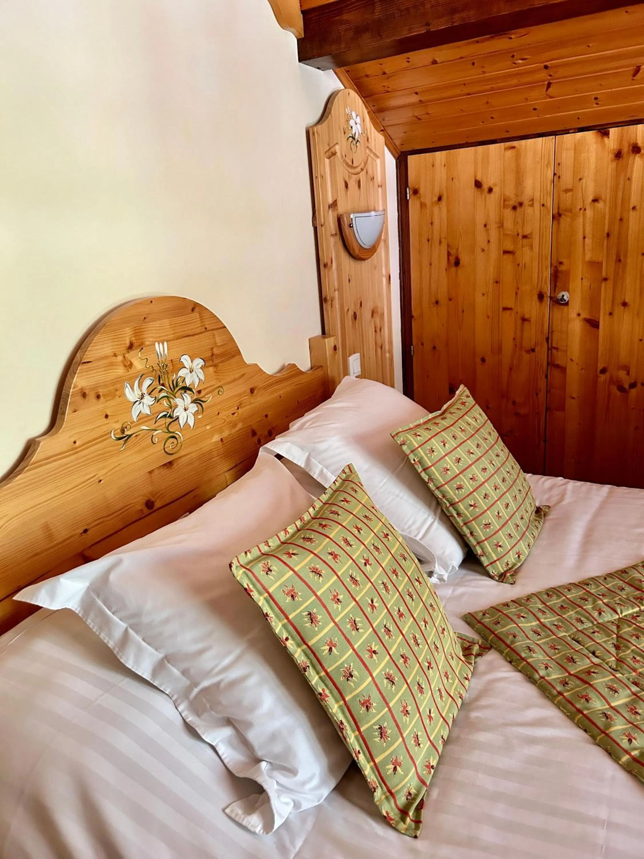 Bedroom, Bed in Hameau des Prodains - Hôtel