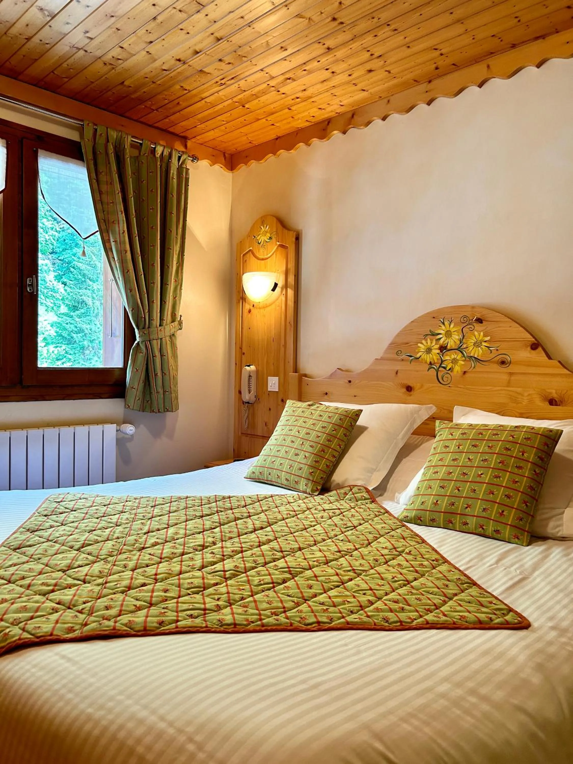 Bedroom, Bed in Hameau des Prodains - Hôtel