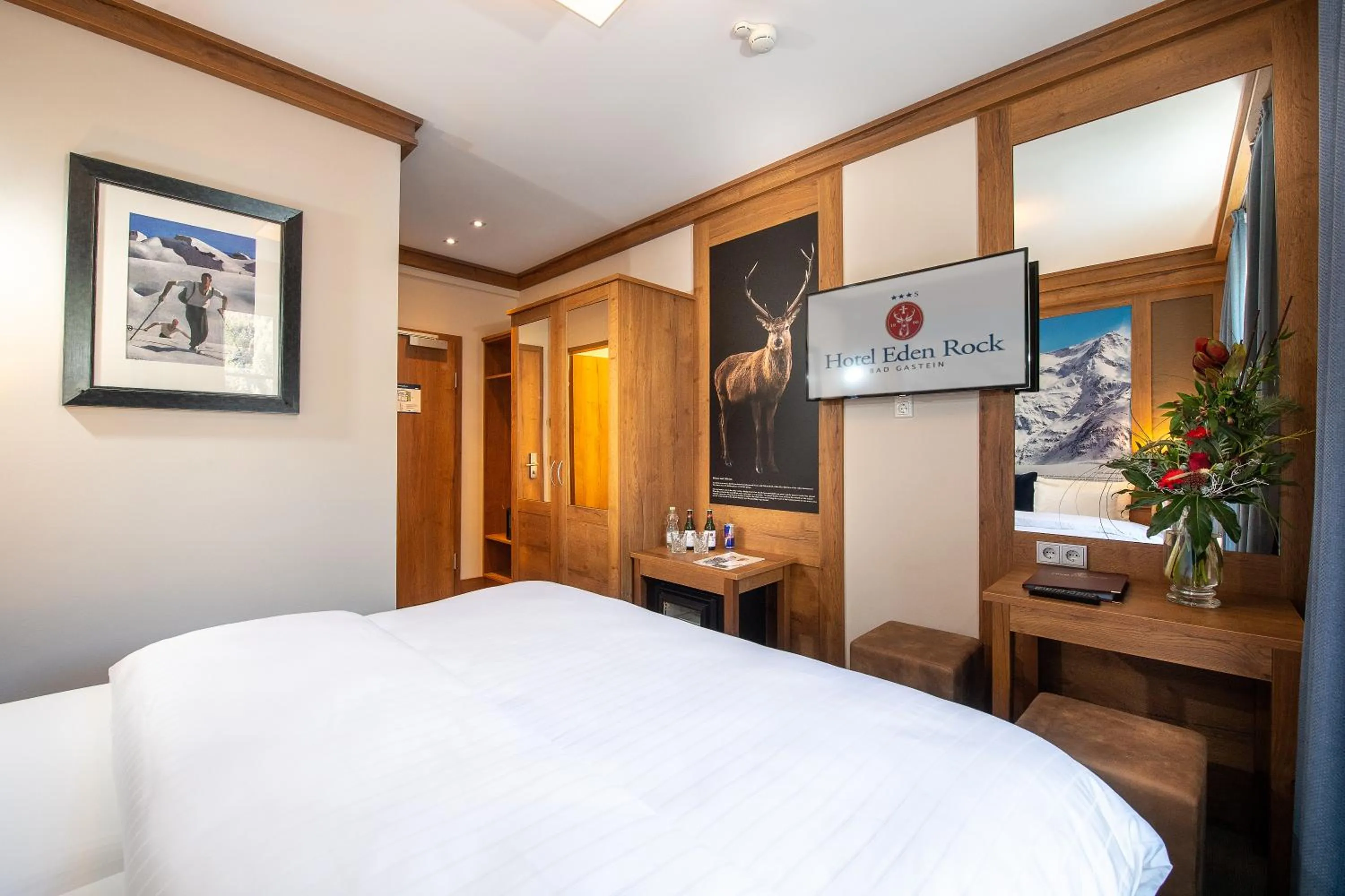 TV and multimedia, Bed in Hotel Eden Rock