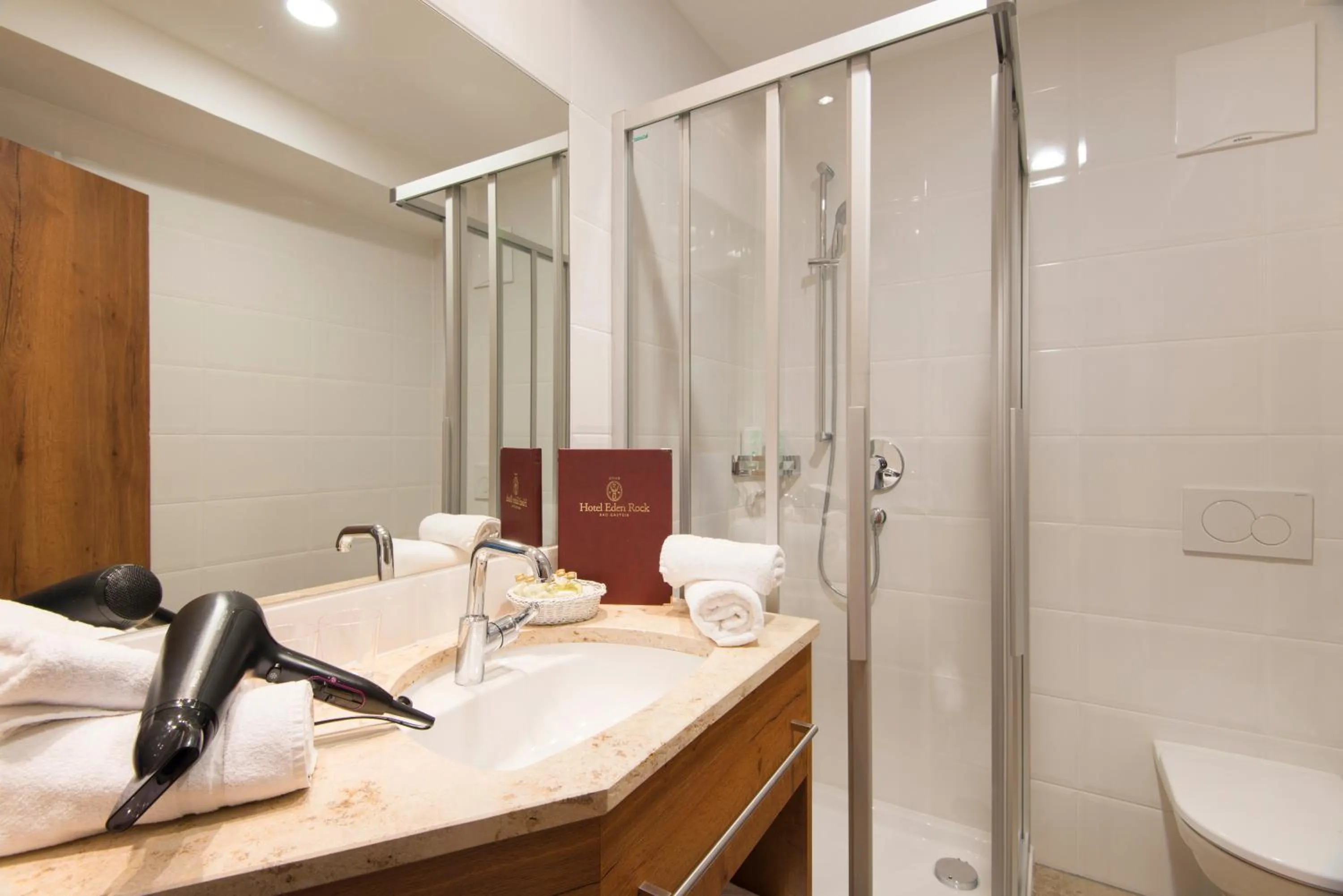 Shower in Hotel Eden Rock