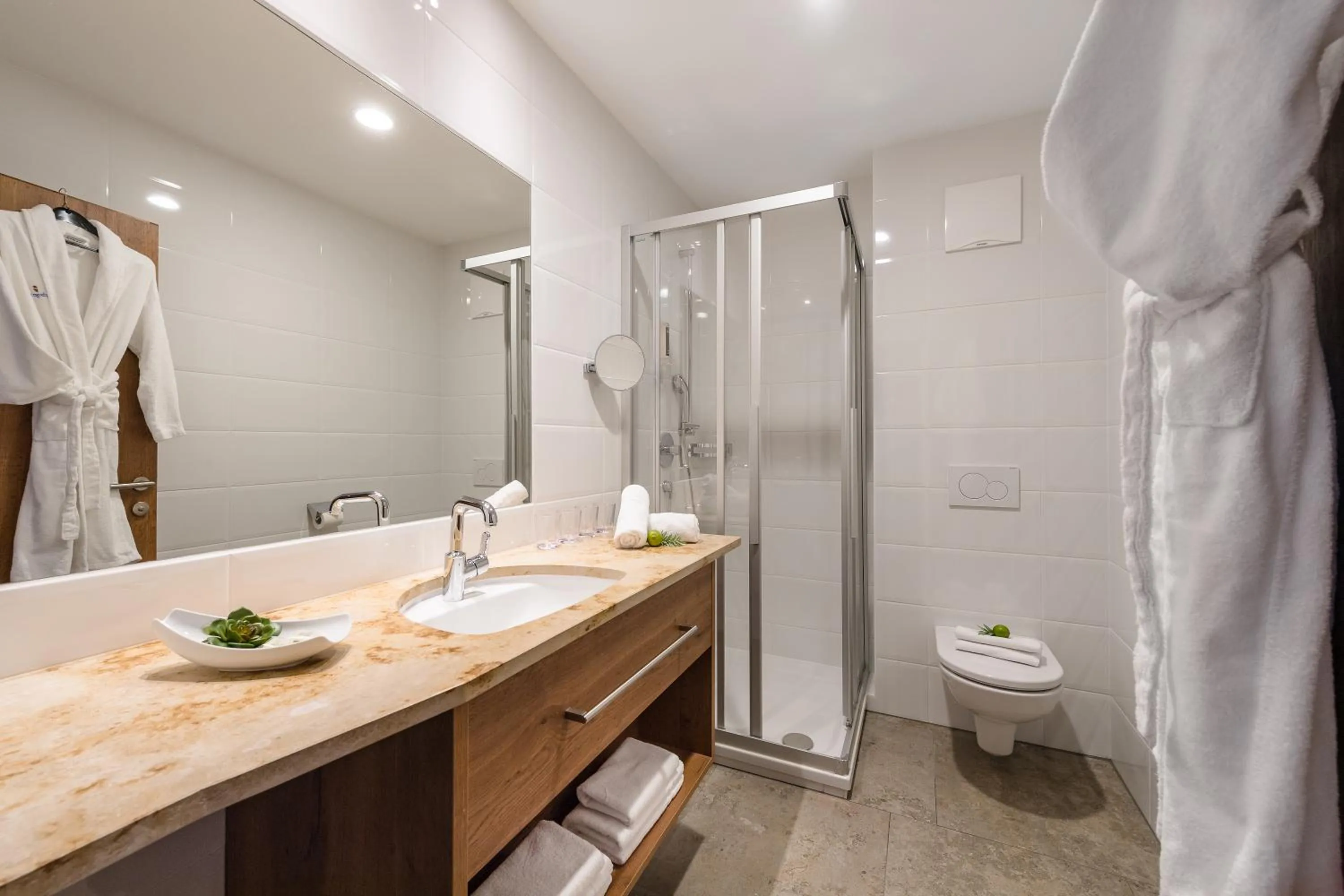 Shower in Hotel Eden Rock