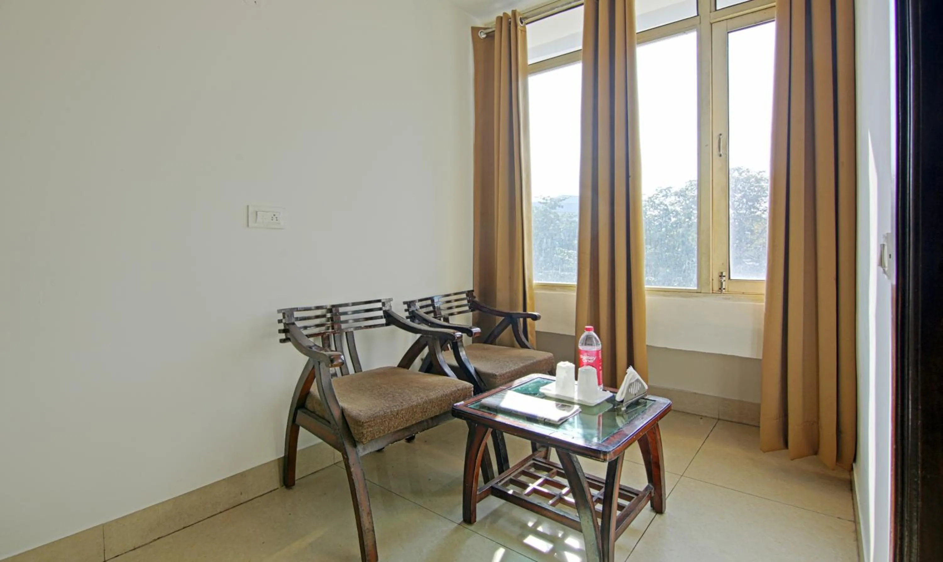 Seating area in Itsy Hotels O3