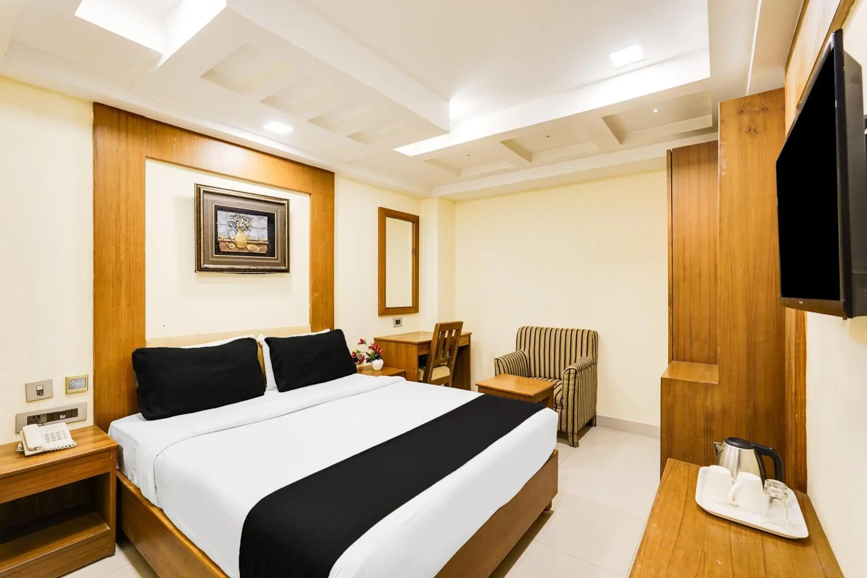 Bedroom, Bed in Super Townhouse Oak Alandur Near Chennai Airport Formerly Vijay Park Bedroom, Bed in Super Townhouse Oak Alandur Near Chennai Airport Formerly Vijay Park