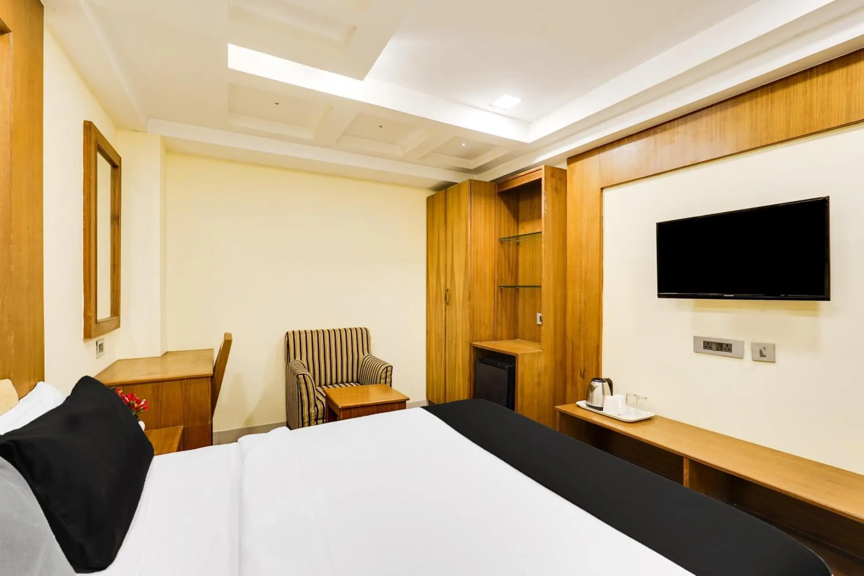 Bedroom, Bed in Super Townhouse Oak Alandur Near Chennai Airport Formerly Vijay Park Bedroom, Bed in Super Townhouse Oak Alandur Near Chennai Airport Formerly Vijay Park