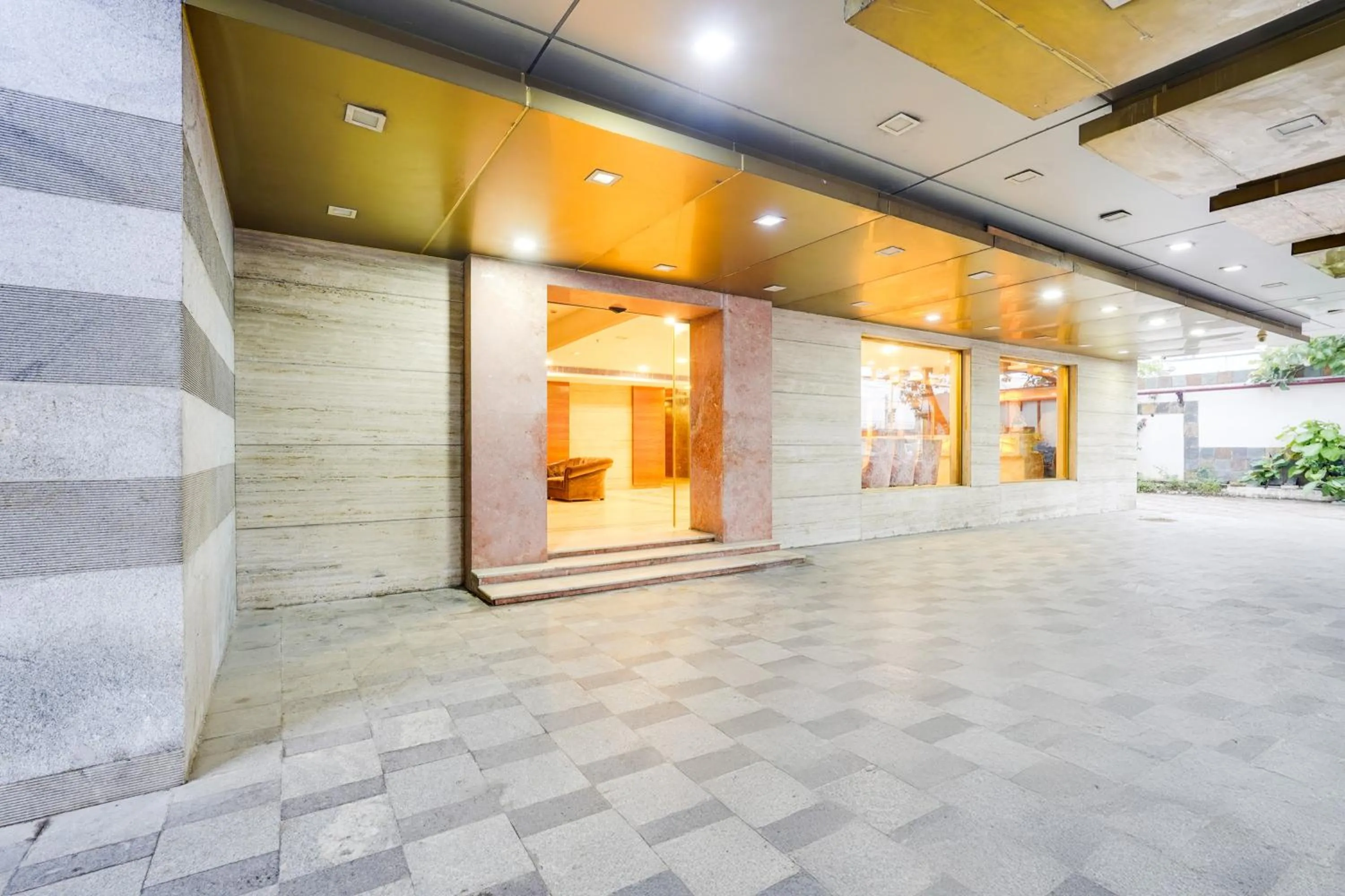 Facade/entrance in Super Townhouse Oak Alandur Near Chennai Airport Formerly Vijay Park